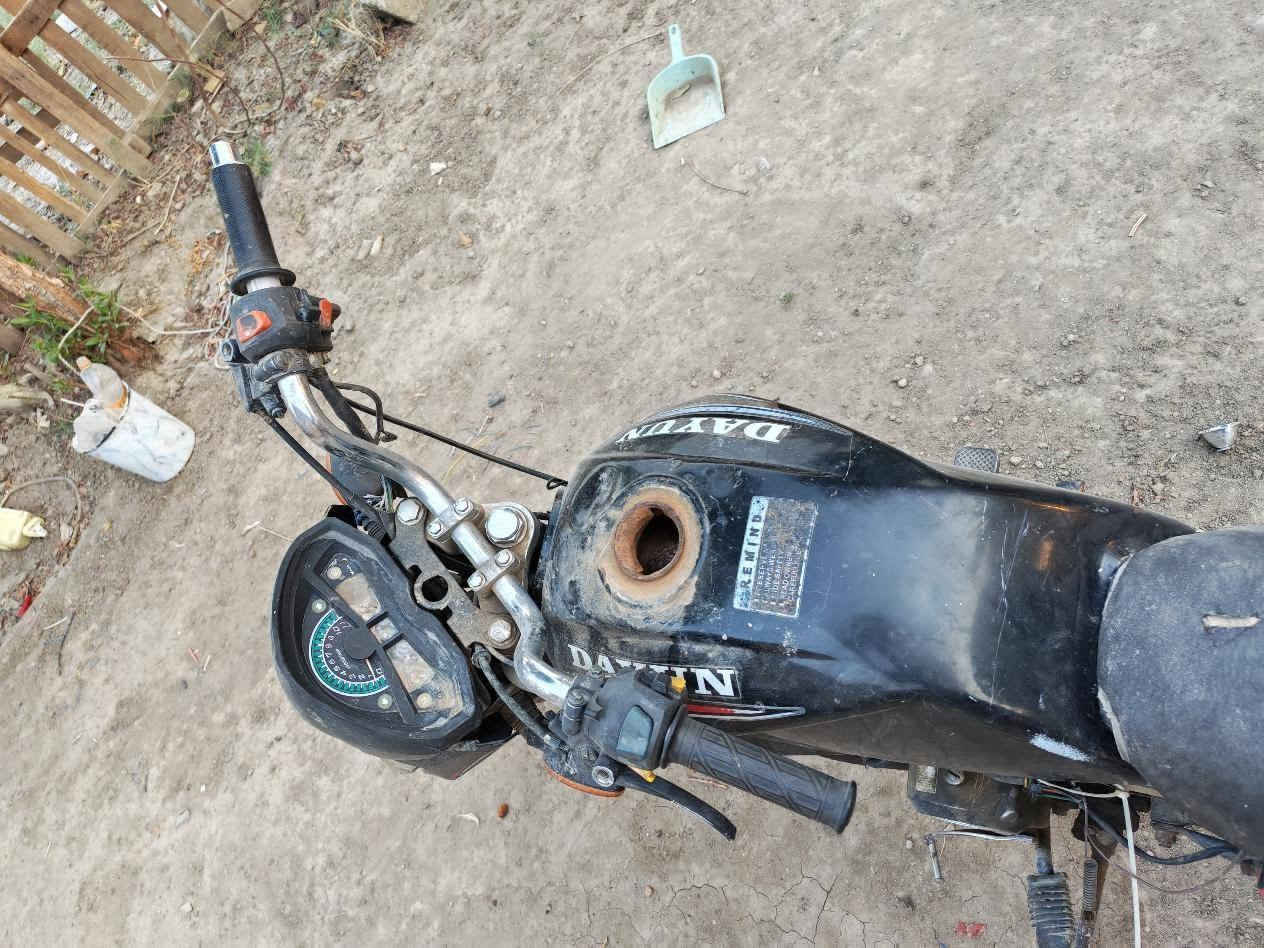 دايوان كوم حديد شغاله بس بيها الكير الثاني يفلت والتاير الامامي مبنجر وقبق بانزين نقص قيم باليرضي الله وبالعافيه عليك مكاني بغداد الدورة رقم تلفوني ***********
