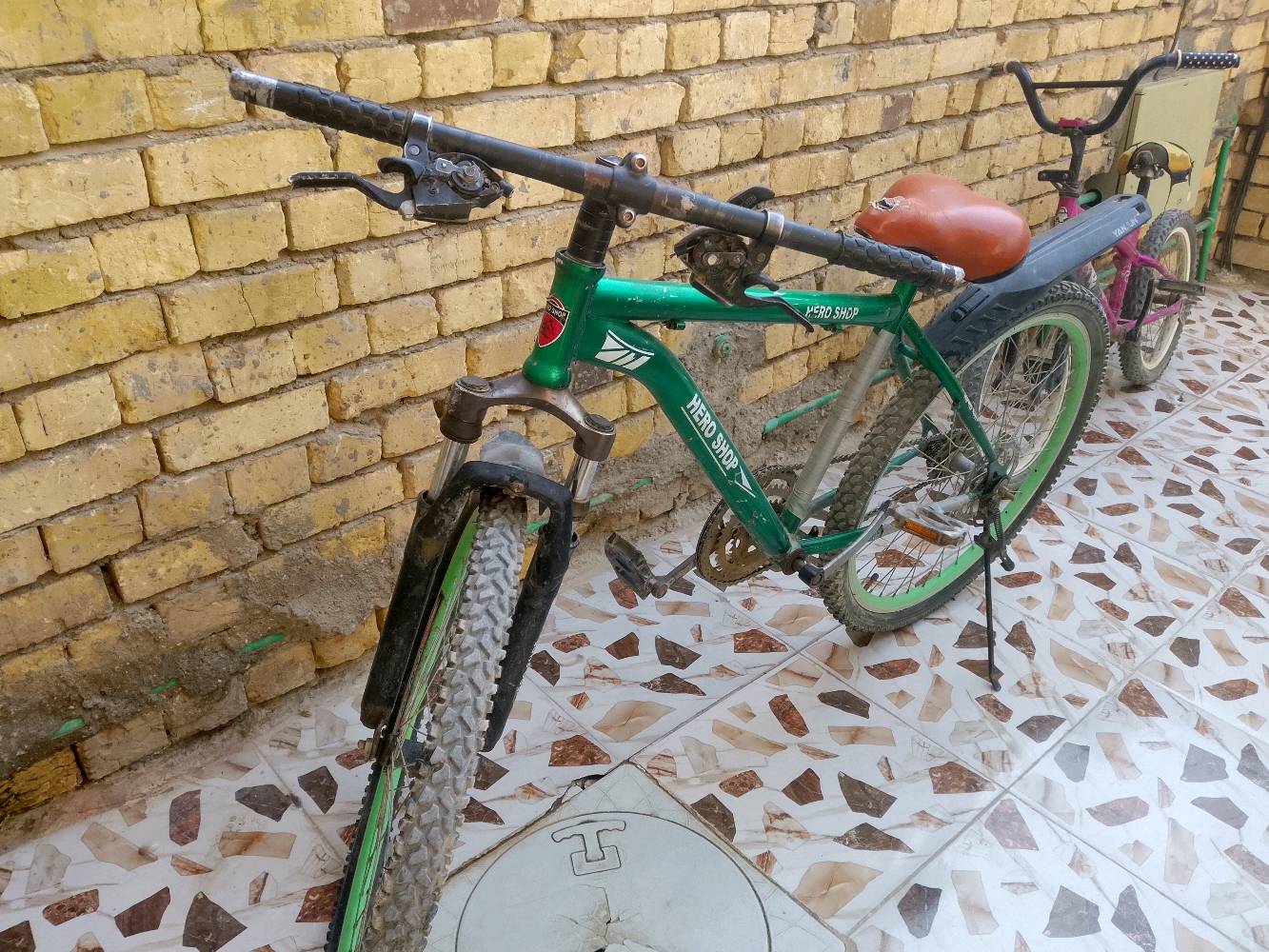 السعر 100 الف وبيه مجال