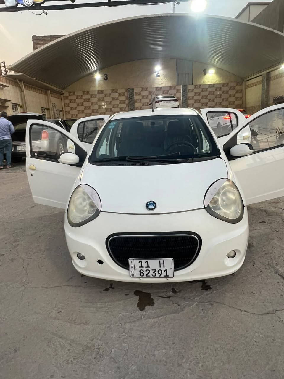 السلام عليكم 
جيلي باندا ٢٠١٢للبيع 
سيارة جديدة ومتعوب عليهة مال بيت 
مكينة جديدة 
كير جديد 
تبريد جديد 
صدر جديد 
باتري جديد 
فيت بم جديد 
سيارة مسويلهة إدامة قبل شهر 
السعر٤٨ بيهة مجال بسيط 
مكان السيارة بغداد الغزالية 
للستفسار ***********

