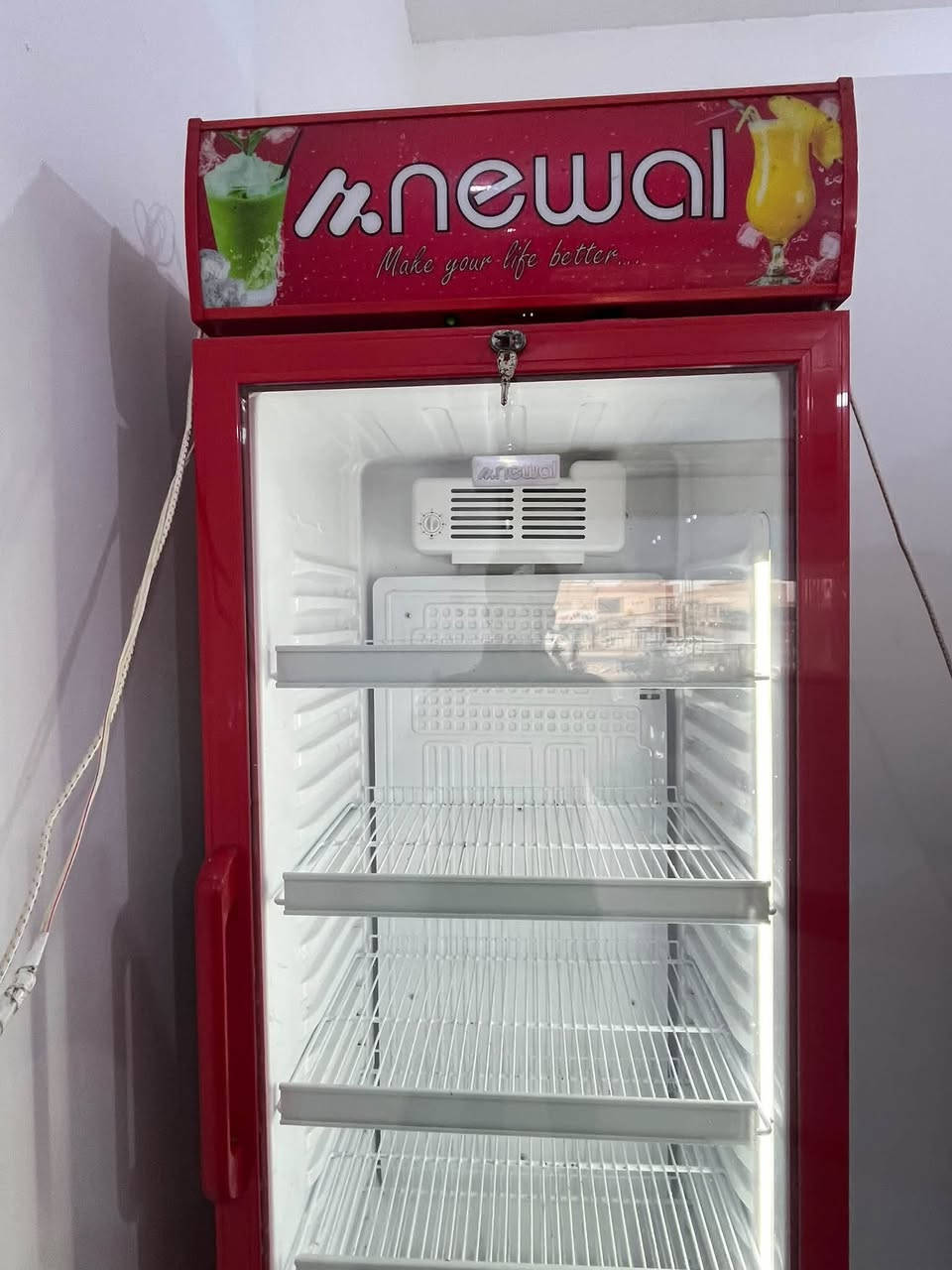 للبيــع
عارضه من شركه( نيوال )جديده بعدها بنايلونه 
مستعمله شي بسيط نضيفه كلش تبريده خير من الله سعرها   400  بيه مجال بسيط العنوان (كربلاء شهداء سيف سعد شارع السوق ) اي استفسار *********** واتساب .
