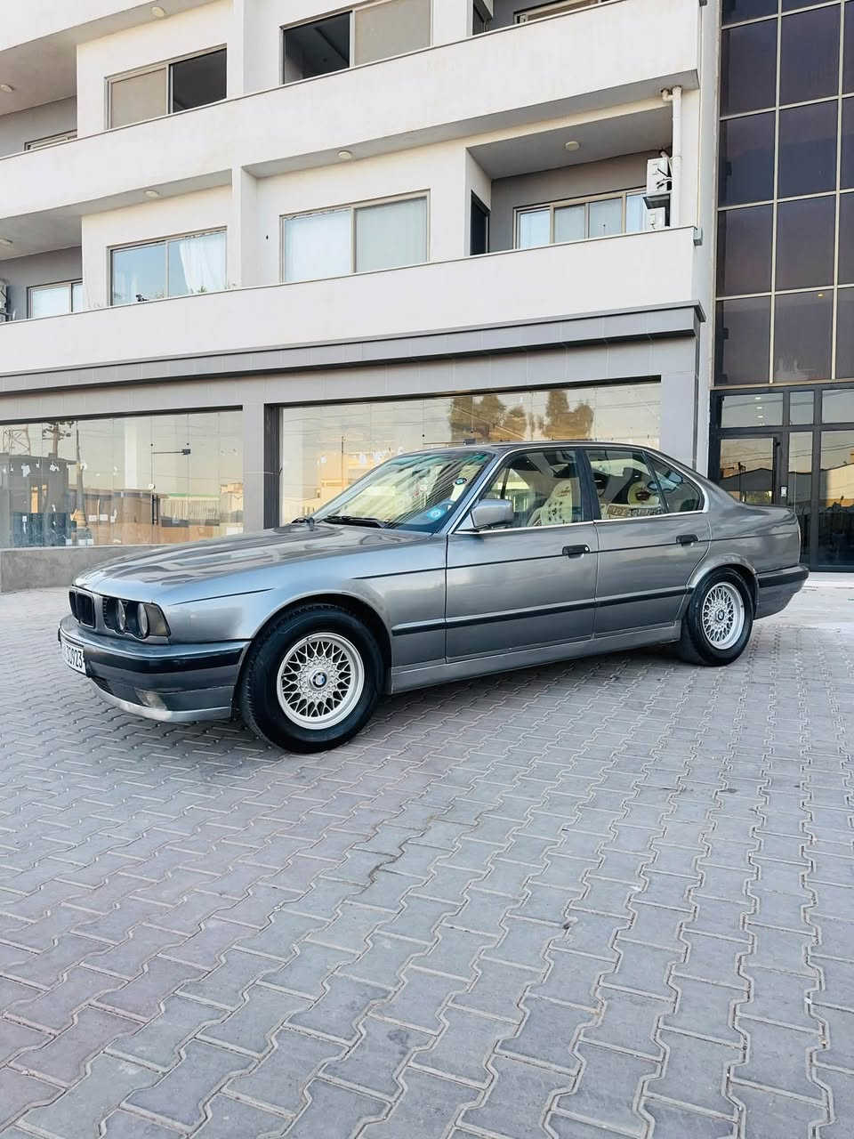 سلام عليكم للبيع سيارة BWM 525i 1991 بلاد گير عادي گير محرك شرط كبس عدل اكسل قفل تبريد تدفئه شغال سياره بدون ضربه فقط صبغ جماليه  رقم كركوك جديد ل2030 كوبون بانزين موجود سعر 55 بي مجال قليل مكان سياره كركوك ***********
