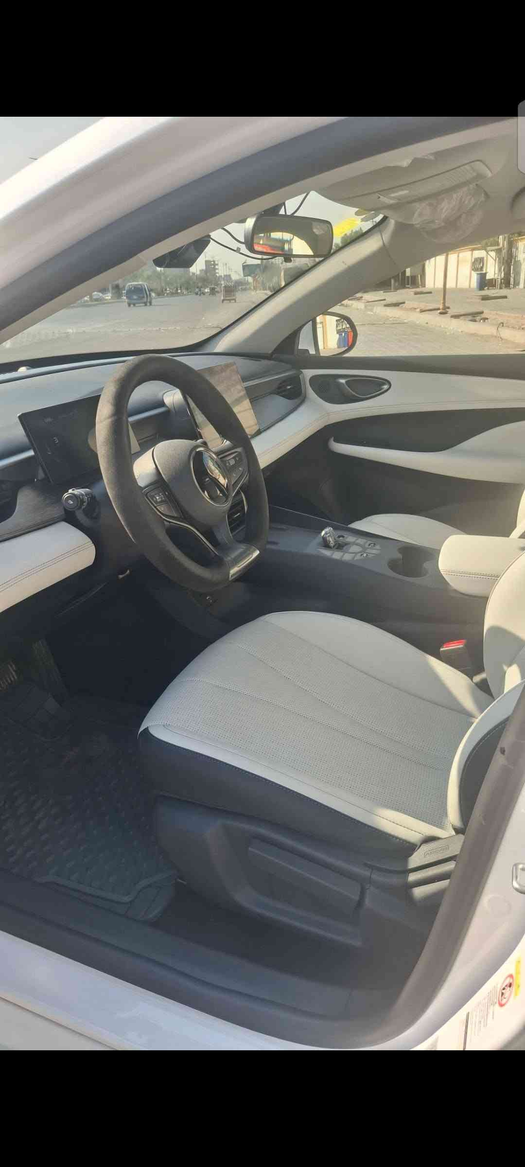 من رخصت مدير الكروب المحترم السلام بي واي دي   ٢٠٢٥  سيل 5 السياره مكفوله كفاله عامه بدون شخط بدون رصعه ماشيه ٦ الاف داخل ابيض بيهه كامره داش كام السياره على وضع الشركه كل غراضهه موجوده السعر  ٢١ مليون  او ٢٠٠ بيهه مجال للاتصال  *********** مكان بغداد
