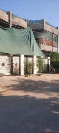 ٣٠٠م • واجهة ٢٠م • ٤ مشتملات