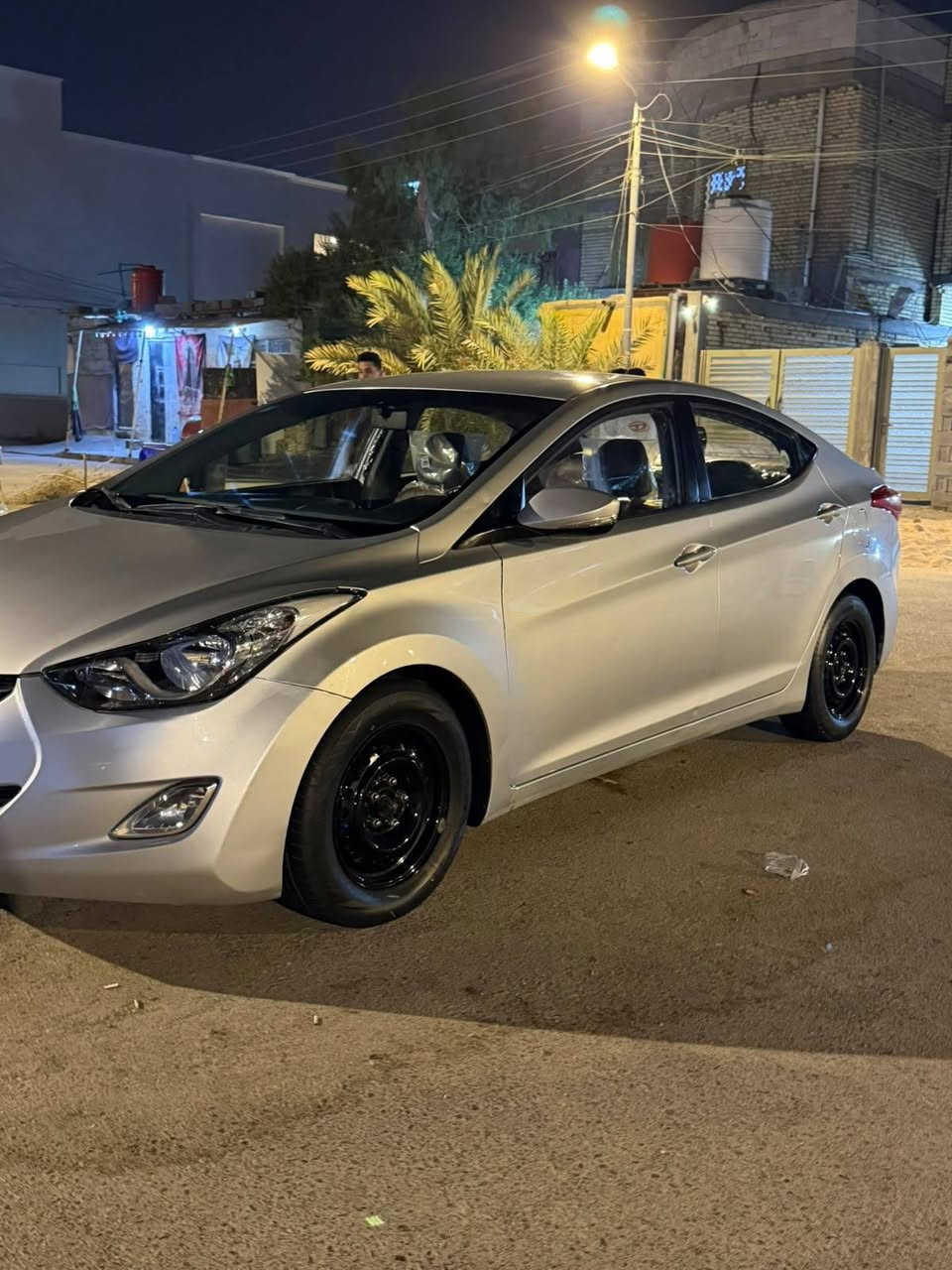 سلام عليكم للبيع النترة مديل 12سيارة جاهزة منضومت تبريد مكينة بجيس 1600وارد كوري السيارة جاهز مجهزة سنوية جديدة مكفولة من الضربة بيها الصندوق والقمارة والبنيد جاردات ومصبوغات بدون معجون بس صبغ الشراي يتصل ***********مكاني البصره القبلة
