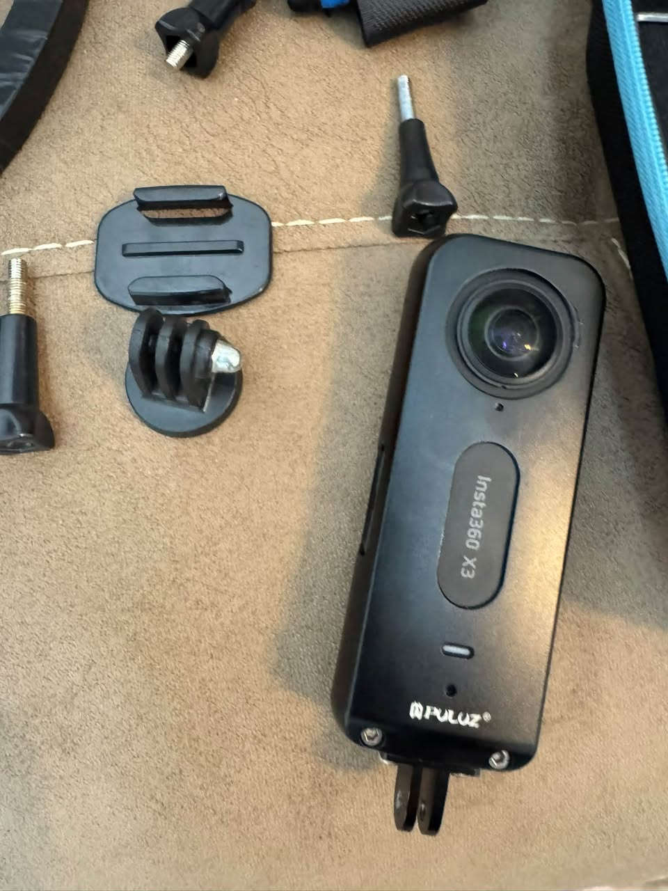 السلام عليكم
انستا 360 x3 قبل اسبوع ماخذهة
جبتهة علمود اصور شغلي بس كلشي ماعرف 
اريد ابيعهة وهاي الملحقات كلهة وياهة 450 الف وبيهة مجال
***********
