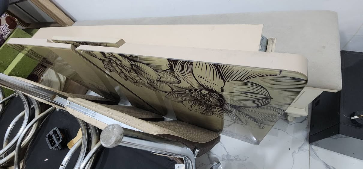 بغداد حي العدل
ميز طعام للبيع بسعر ١٠٠ الف قفل
للتواصل الاتصال على الرقم ***********
