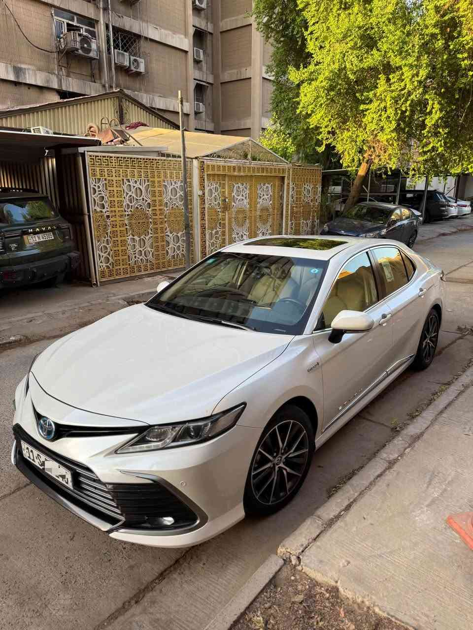 ‏….
كامري 2023 هايبرد وكاله عبد اللطيف جميل فول 1/1 GLE
 ماشيه35 الف كيلو مكفوله من كلشي   
  فتحه وبرده وكرسي كهرباء وشاحن واير ليس جديدا جدآ السياره مكانها بغداد باسمي تحويل ثاني يوم 
السعر 226 بيها مجال قليل حك الجيه ***********
