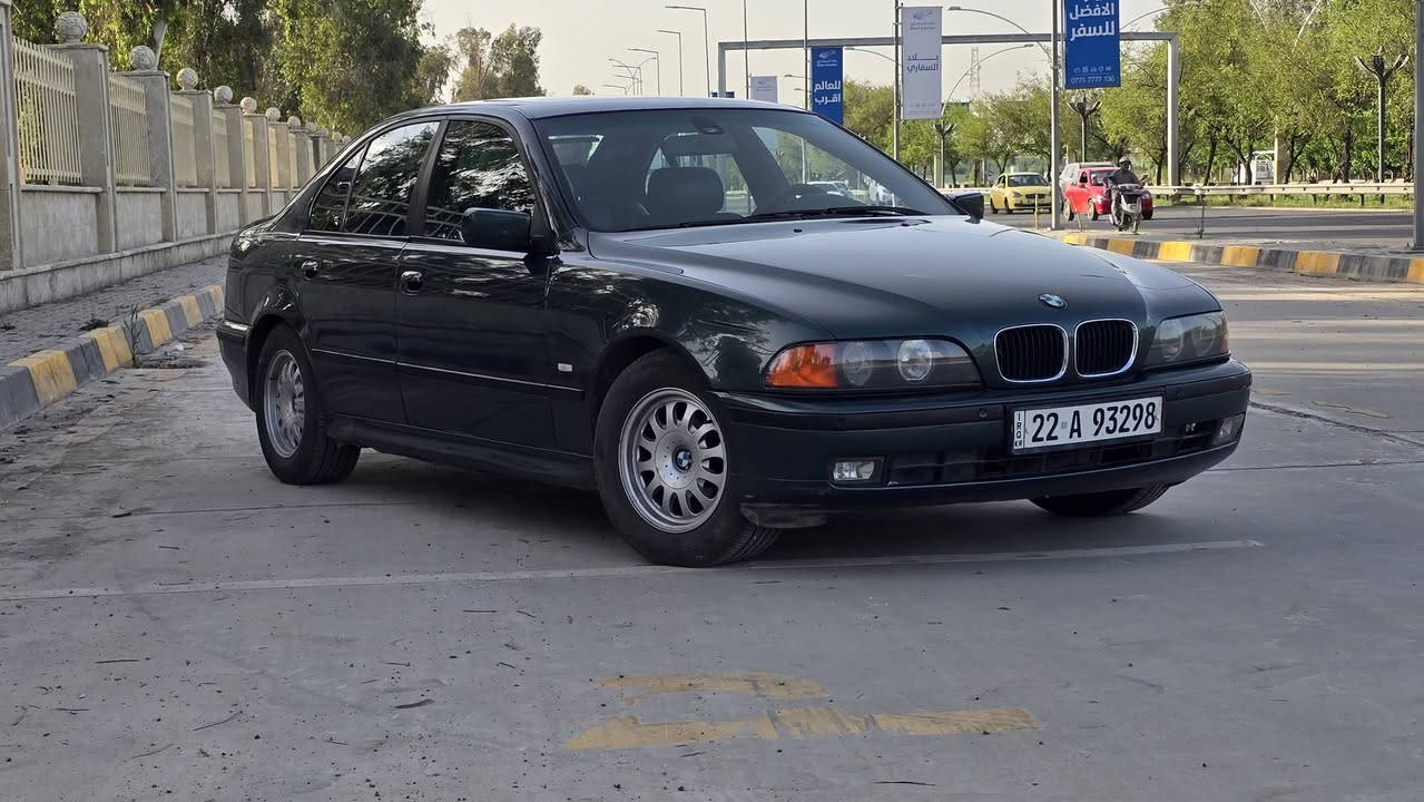 السلام عليكم للبيع بدون مراوس
BMW e39i 1998

محرك ٥٢٨ اصل لون زيتوني مصبوغه جماليه

داخل جلد زيتوني مطعم ليموني

فتحه سقف حساسات خلفي امامي تبريد ثلج
 سنويه بأسمي 2030 
السعر 95 قفل 

رقم الهاتف

***********
***********
