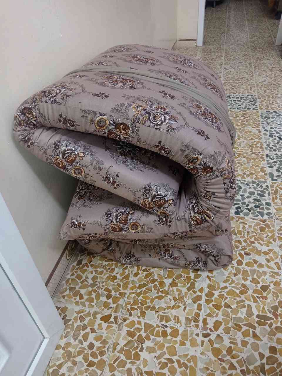 دوشك ثخان للبيع شراي يجي خاص مكان حي شيماه
