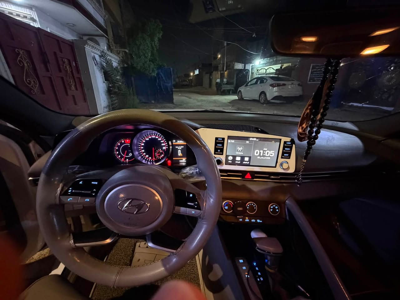 سلام عليكم الانترى موديل 2021 محرك 2000 خليجي  فول معروفه السياره نضيفه بمعنه الكلمه بيها شخط بالباب الورى السكن ومصبوغ شي قليل موضح بالصوره وبيها رصعه بالقماره مال حصوايه  ورصعه بالجاملغ الخلف السايق كلها موضحه بالصور ماشيه 116 الف وقابله للزياده بغداد تحويل ثاني يوم  السعر 148 وبيها مجال حك الجيه رقم التلفون *********** بي وتساب
