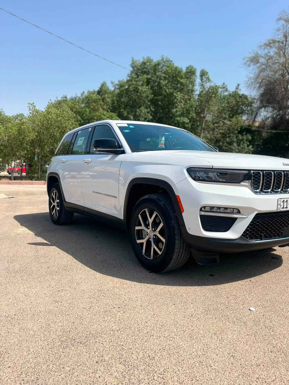 السلام عليكم ورحمة الله

السياره شهداء‼️‼️‼️‼️
باقيلها سنه و3 اشهر تصير حره ‼️‼️‼️‼️

للبيع Jeep Grand Cherokee 2025 Limited Plus 🇺🇸
🔹 الموديل: 2025
🔹 الفئة: Limited Plus
🔹 المحرك: V6 
🔹 السياره 5 راكب 
الموصفات
مقاعد جلد اوف وايت 
تبريد مقاعدامامية تبريد وتدفئة 
خلفية تدفئة
 خزن ميموري وضعيات المقعد 
 خمس كامرات محيطية 
شاشة كبيرة
رادارات وحساسات امامي خلفي جانبي
سلايد روف بانوراما على طول السيارة
تشغيل عن بعد 
مري وسطيه كأمره 
غسل الكامرات اوتو
تبريد منفصل 
كامرات 360 
5وضعيات قياده 
بردات خلفيه بلاديه
تحذير انحدار 
قياده ذاتيه 
تحديد مسار 
تحذير السرعه 
شاحن وايرليس 
ممشى السيارة 13 الف ونص 
والمري قلاب عند الرجوع والتعرف على الاشخاص كذالك 
وتشغيل البلاجكتور تلقائيا مع الكامرة عند الاستادرة
 
الحادث 3 قطع مبدله اصليه لون بدون صبغ جاملغ وبنيد وقبق جنطه بيها 3 أصابع بل خشم الشاصي الخلفي فقط 

السعر خابر وتدلل 

📍 الموقع: بغداد زيونه
📞 للتواصل: ***********
