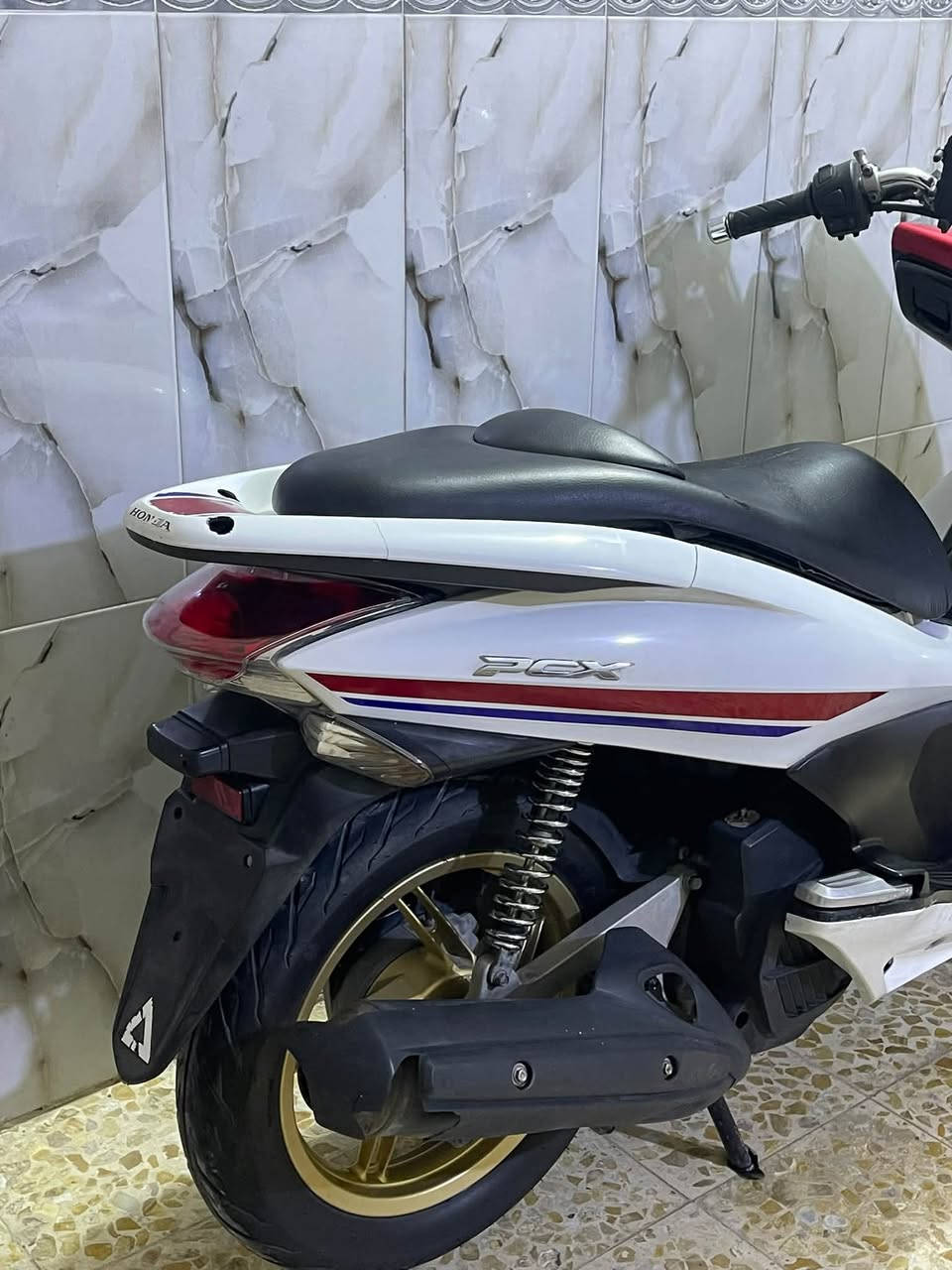 سلام عليكم

جيل الاول خمسينة يابانيي 

مكينة 150🚀 مامفتوحه بلاديه شرط مكينه ناعمه

حساس ازدحام وحساس استاند كهربائي

كفر بلادي لونين 

سعرها 11 ونص وبيها مجال قليل 

مكاني بغداد البلديات 

***********
