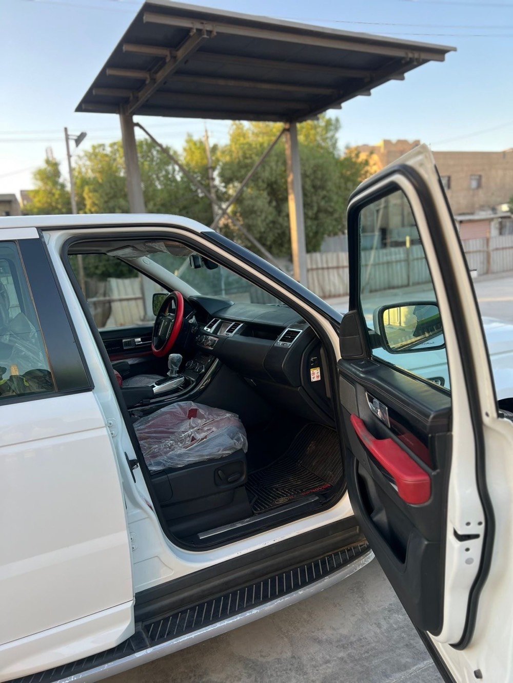 )رانج روفر 2012 وكالة شركة سردار
RANGE ROVER SPORT
محرك 8 سلندر سوبر جارج
اللون أبيض
فول مواصفات
بصمة
سلايد
كاميرات 360
رادارات
جكات أوتو ويدوي
مرايا شفط
كشنات جلد أحمر وأسود بلادي
شاشات خلفية
لايتات
حساسات
سماعات
مكفولة كفالة عامة 
من الصبغ والضربة والتبديل 
وكالة السيارة
جاهزة من كل شيء
الكير والمحرك والحدادة والكهرباء
رقم بغداد 4 أرقام مميز بسعر مناسب جدا ***********