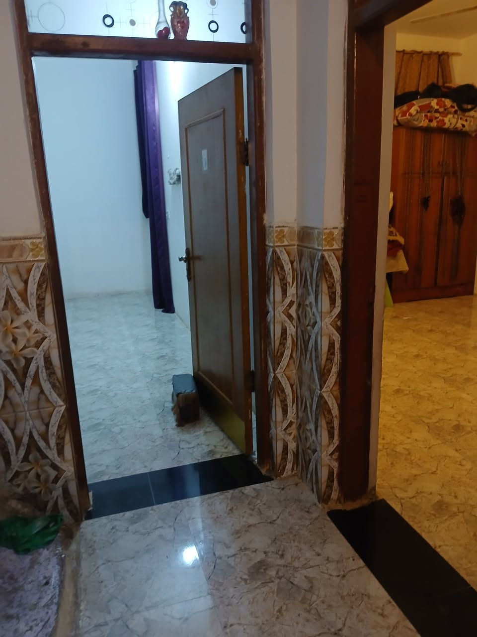 السلام عليكم
دار للبيع 

طابو صرف

طابق واحد

المساحة 200 متر

الواجهه 8 متر

النزال 25 متر

يحتوي على غرفتين وصالة ومطبخ وإستقبال. مع صحيات داخلية وخارجية. 

الموقع المزرعة /المحوري مقابل مشروع الماء(الزملة). 

قريب على شارع بغداد. 

يحتوي على كافة الخدمات.

للاستفسار الاتصال على الرقم

***********

