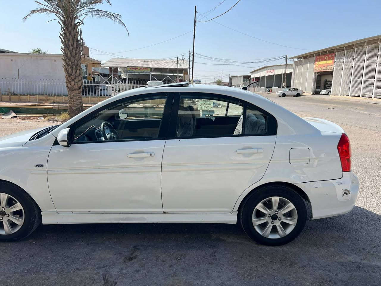 للبيع هيونداي أكسنت 2010 خليجي
* جديدة ونظيفة،  بدون صبغ أو ضربات، فقط بيه باردات

المواصفات:

* محرك كبير بحالة ممتازة.
* تبريد ثلج.
* تايرات جديدة.
* بطارية جديدة.
* حجم المحرك: 1600 
* شاشة Android 
* ويل كب.
* فتحه 

السعر: 78$

مكان السيارة: نجف الأشرف 

***********
