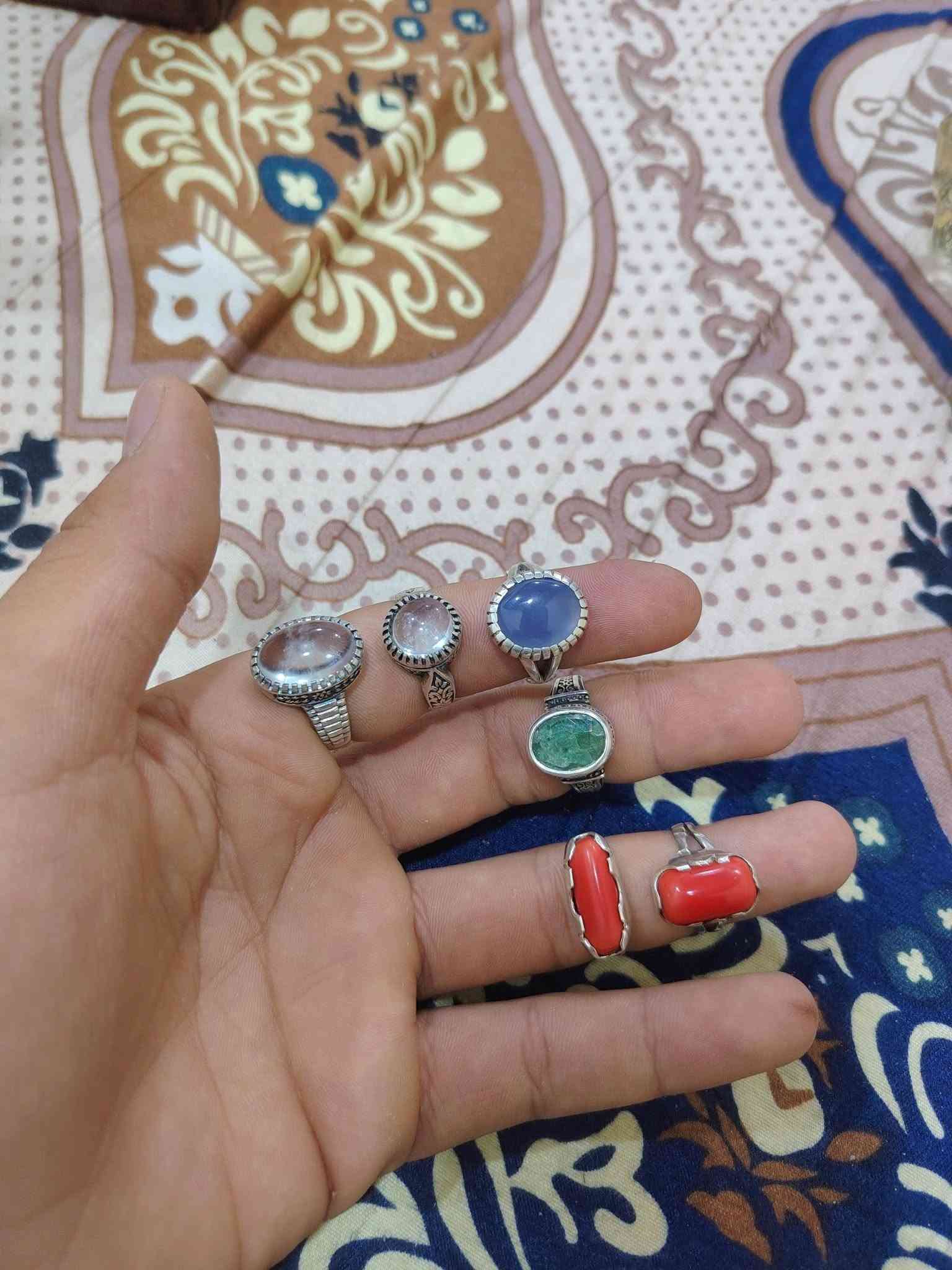 سلام عليكم محابس البيع العدد مالهن 45 قطعة ابيع شلع وبيع مفرد وكلمن وسعره وتوصيل موجود؟ كافهت المحافضات عنواني بصره كرمه علي  هاذا رقمي  ***********
