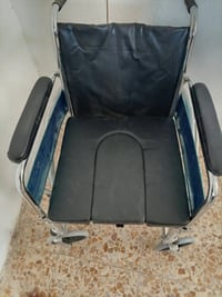 عربانه جديده ما مستعمله أبد سعرها ب 70 ألف وبيها مجال قليل رقمي 077027...