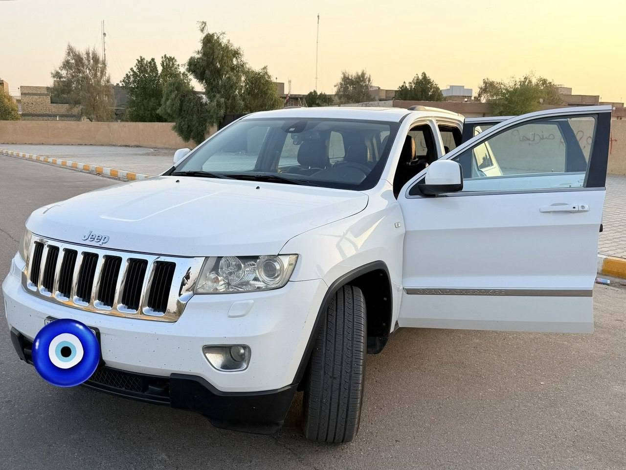 جيب  شيروكي 2013  خليجي
 كفاله عامة لمتد
بصمة 
بنوراما 
جنطه كهرباء
شاشة جبيرة 
كشنات جلد وكهرباء
محرك 3600
وباقي المواصفات معروفة 
بيها شخط جداً بسيط بالجاملغ الخلفي معدل bdr 
مكاني . واسط

السعر على الخاص 
رقم الهاتف ‭ ***********
متواجد واتساب
