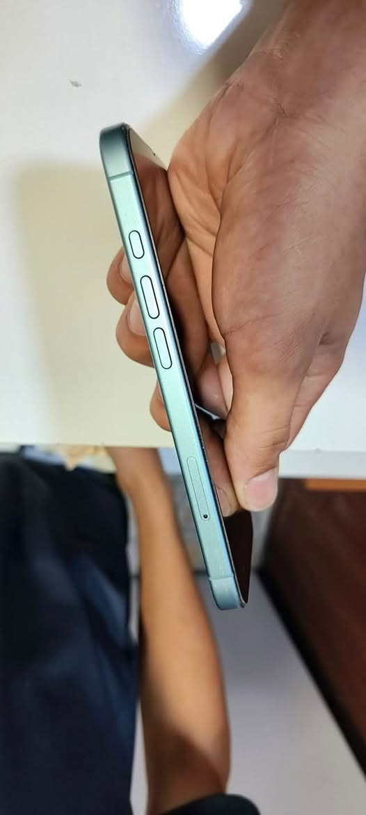 ايفون ١٦ • ١٢٨ جيجا • بطارية ٨٨٪