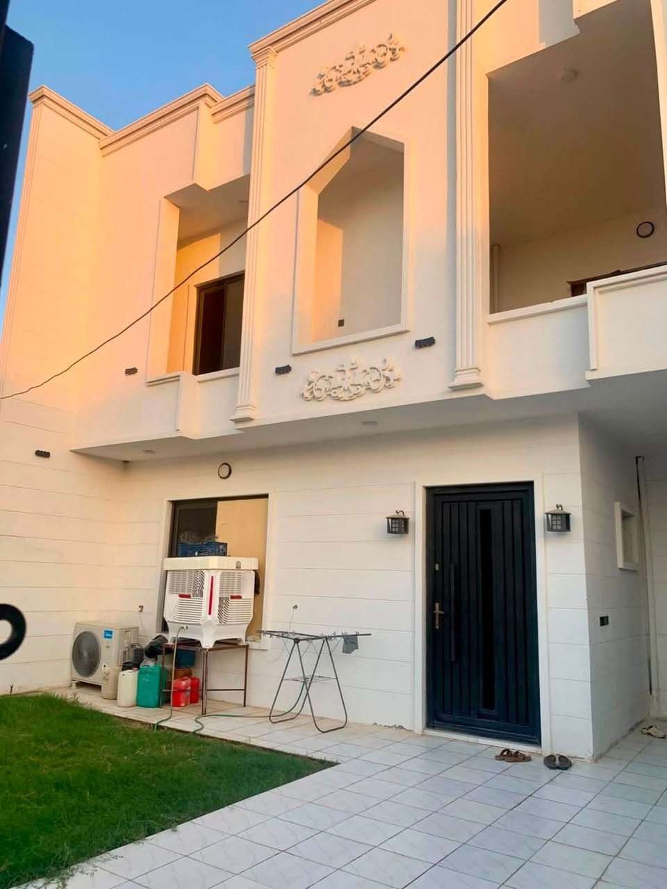 🏠 فرصة سكنية مميزة للبيع في تكريت/ القادسية / شارع ابو عقرب / قرب مسجد اقرأ 

دار بناء حديث بمساحة 300م² | 10×30
🚗 عرض الشارع 15م

✨ دار متكاملة ومهيأة للسكن، تجمع بين المساحة والراحة والتصميم الحديث.

محتويات الدار:
🔹 5 غرف نوم
🔹 صالة ضيوف
🔹 صالة عائلية
🔹 مطبخ حار وبارد
🔹 3 دورات مياه متكاملة
🔹 كراج كبير
🔹 حديقة

◀️لمعرفة السعر وتفاصيل الدار والصور، يرجى الاتصال👇

⬅️للاستفسار: شركة نصير للعقارات
📍 صلاح الدين – تكريت – القادسية – قطعة 500 – وسط الشارع التجاري السايدين :-

ارقام التواصل 👈

📱 ***********
📱 ***********

نص مكتوب في الصور:
- شركة نصير للعقارات ثقتكم ... هدفنا للبيع دار سكنية مميزة المواصفات المساحة 300 م² الأبعاد 10 x 30 عرض الشارع 15 م بناء حديث محتويات الدار غرف نوم 5 صالة ضيوف صالة عائلية مطبخ حار وبارد مجمع دورة مياه متكامل 3 كراج كبير حديقة لمعرفة السعر وتفاصيل الدار وصوره عنه الاتصال على الأرقام في ادناه لطفاً. للاستفسار - شركة نصير للعقارات العنوان - صلاح الدين- تكريت- القادسية- قطعة 500- وسط الشارع التجاري السايدين. أرقام التواصل: *********** *********** عقارك ... استثمار لمستقبلك