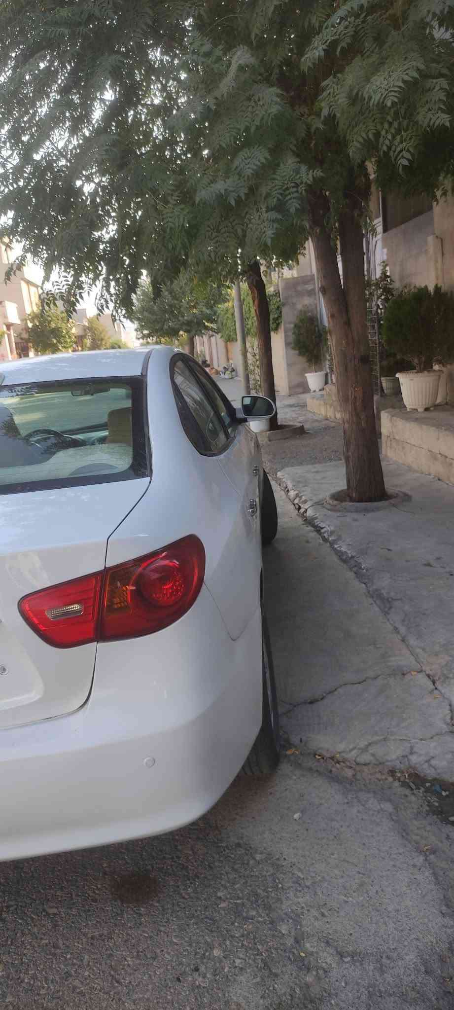 ئاڤانتی مۆدێل ۲۰۰۷ 
ناوزەرد تەبرید لەمس  ئاوێنە کارەبای  پێش و پشتی کەپسە کەفەر و خایس و گێڕ و مەکینەی بەشەرتە چوار تایەی لۆکی لەژێرە سەیارەی ماڵی خۆمە  کۆدی بۆ کراوە  سەیارەکە لە دەرەوە جوانترە وەک لە ڕسما ماڵی دۆستە ٥٥ گەڵاو مەجالێکی برایانە  شوێن قەڵادزئ  بۆ کڕین پەیوەندی بکە ***********
