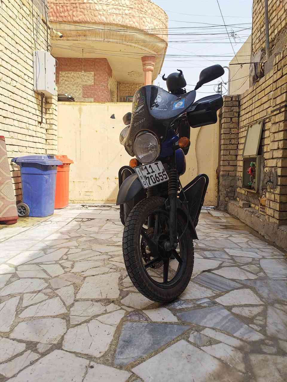السلام عليكم دراجه بوكسر للبيع موديل 2023 مكينه شادلها مال شركه صار شهر رقمها انكليزي  كهربائيات كلها شغاله دراجه نضيفه كلش عنواني بغداد  مدينه الصدر للاستفسار رقم الهاتف ***********
