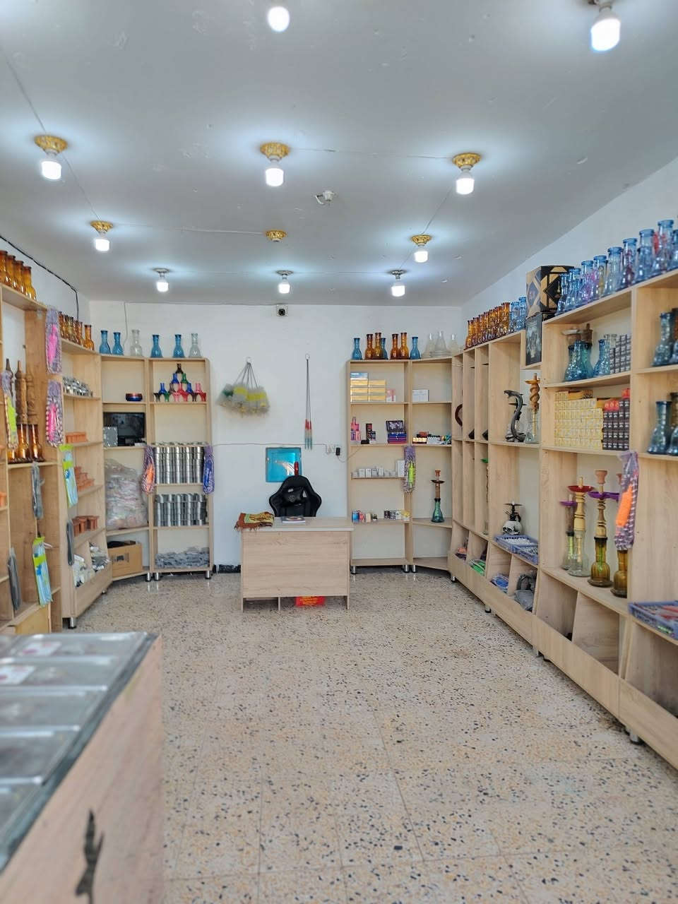 السلام عليكم للبيع محل جكاير وناركيلات كامل بس تفتح ابيع شلع الاستفسار ***********
