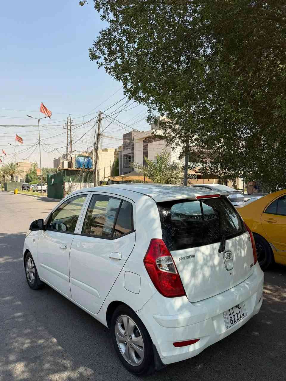 السلام عليكم. للبيع هونداي i10   2012
خليجيه كفاله عامه من صبغ محرك 1200. تبريد ثلج. تخم تاير سياره جاهزه ومال بيت جانيه. السعر 73 وبيه مجال.    مكاني بغداد السيديه. ***********

