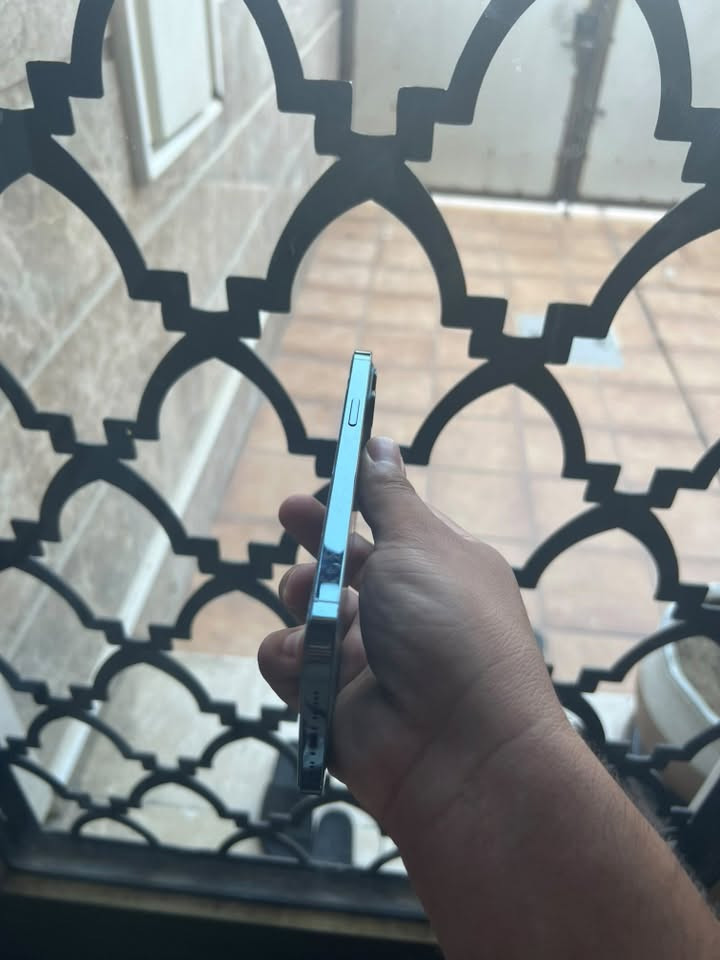 السلام عليكم
12pro max 256 
شرق اوسط بطاريه79 غير مستبدله اصليه
السعر385الف وبي مجال بسيط
*********** مكاني بغداد واتساب فقط 
بي ملاحظه فقط كلاس وحده من الكامرات مكسوره
