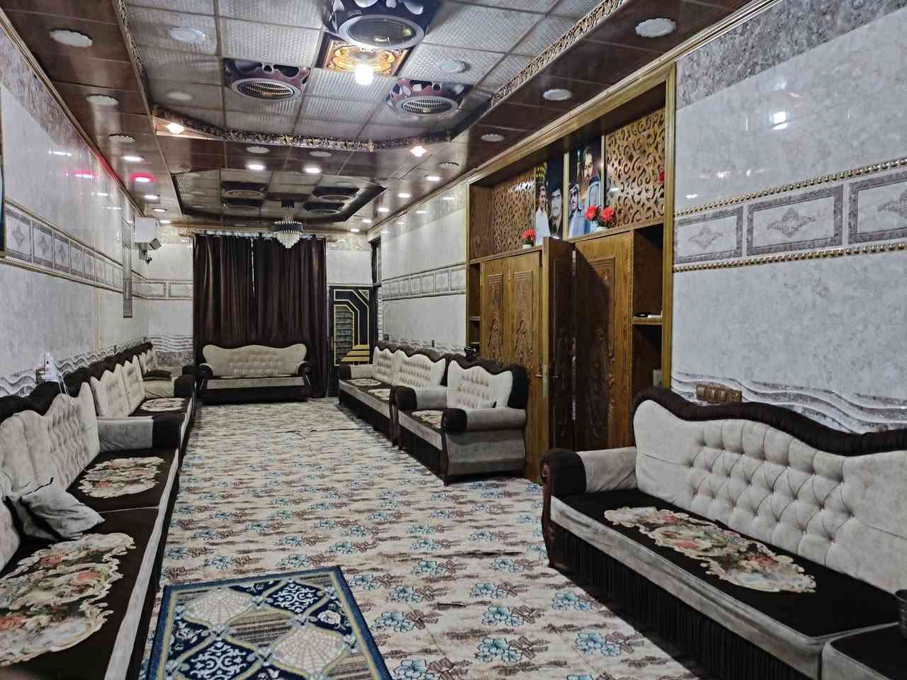 عقار للبيع اوالمرواس ....
المساحة ٢١٠متر ركن على شارعين رئيسي وفرعي الموقع حي الغدير مقابل مجمع البديري للعروض الخاصة شارع سيدهاشم سابقا البناء ٢٠٢٢بأسمي تحويل جديد يعني مصفر من كل الحسابات ضريبة وبلدية وكهرباء وماء العقار يحتوي على أربع محلات وقاعة وبيت خمس غرف نوم وصالتين ومطابخ اثنين واستقبال وصحيات داخلية وخارجية.. تأسيس الكهرباء بوري مبني حاليا طابقين مبني بطريقة هيكلة تتحمل لحدخمس طوابق ممكن يتحول الى مول اومدرسةاو روضة اومجمع طبي اوشركة او اي مشروع تجاري بوارد شهري ممتاز للاستفسار اكثر الاتصال على الارقام التاليه (***********/***********) اوالفيس اوالماسنجر اوالواتساب...

