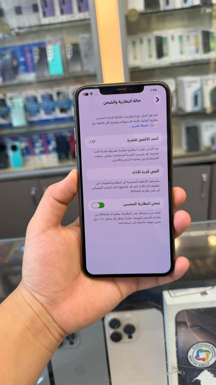 ايفون 11 برو ماكس ذاكرة 256 بطارية 82 بلاديه الجهاز بي رسالة قطعة اصليه من ابل والجهاز كله شغال 100‎%‎ شرط تفحصه وين ميعجبك مع وصل ضمان من المركز لمدة 5 ايام  🔥
السعر 300 الف قفل من الأخير. 
بغداد/ البياع شارع 20 اسم المحل مركز حسان 
***********
