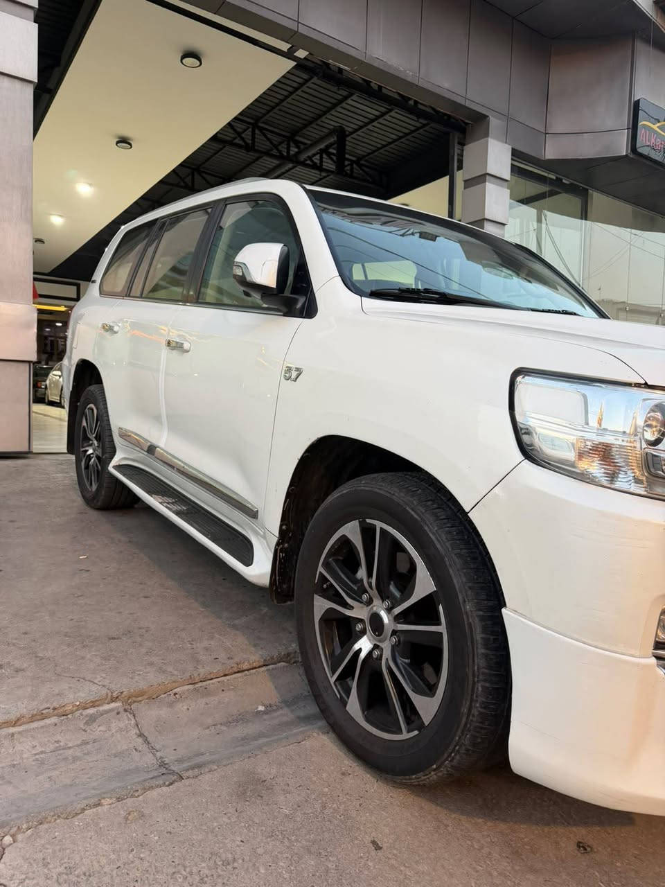 لاندكروز موديل 2021 vxr5700
كفاله عامه العنوان بغداد ***********

