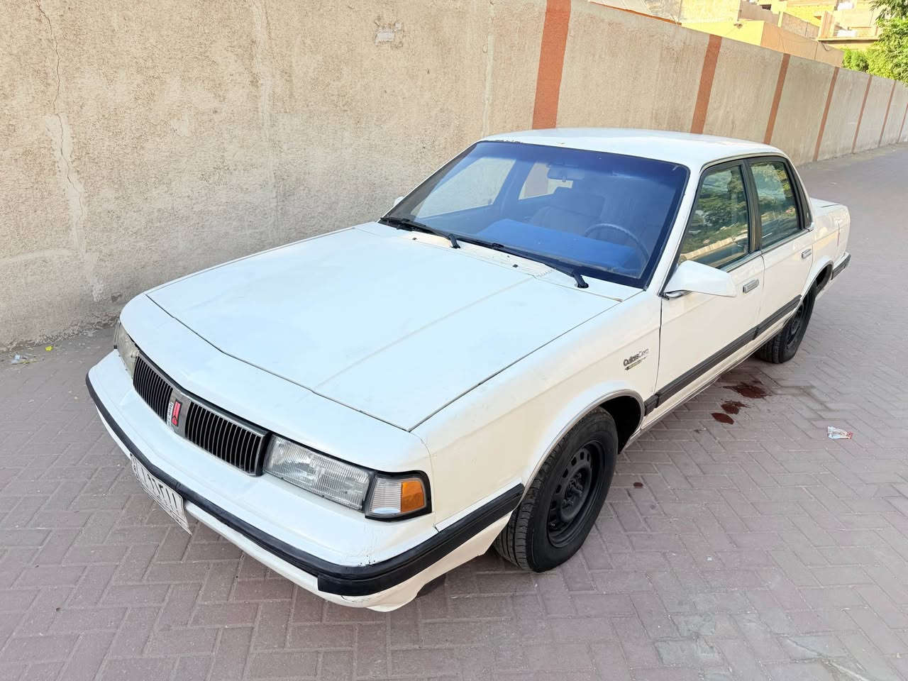ياالله
السلام عليكم
اولدز موبيل 1990
رقم بغداد تحويل مباشر
منظومه تبريد كامله شديتلها التبريد مالتها ثلج 
حدادية كاملة 
نوزلات + بلكات جديده تايرات جديدة قبل شهرين شديتها 
كير ومحرك بلادي صاروخ 
بين قوسين السيارة جاهزه بدون اي نقص 
مكان السياره بغداد / اعضميه
الرقم / ***********
السعر 37 فقط بغداد, العراق
