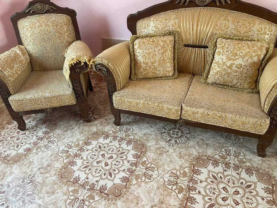 تخم للبيع شغل درجه أولى اخو الجديد
مستعمل قليل كلش 
ماخذه مليونين اله ربع 
سعر ٥٥٠ 
بهرز / حي صدام 
***********
