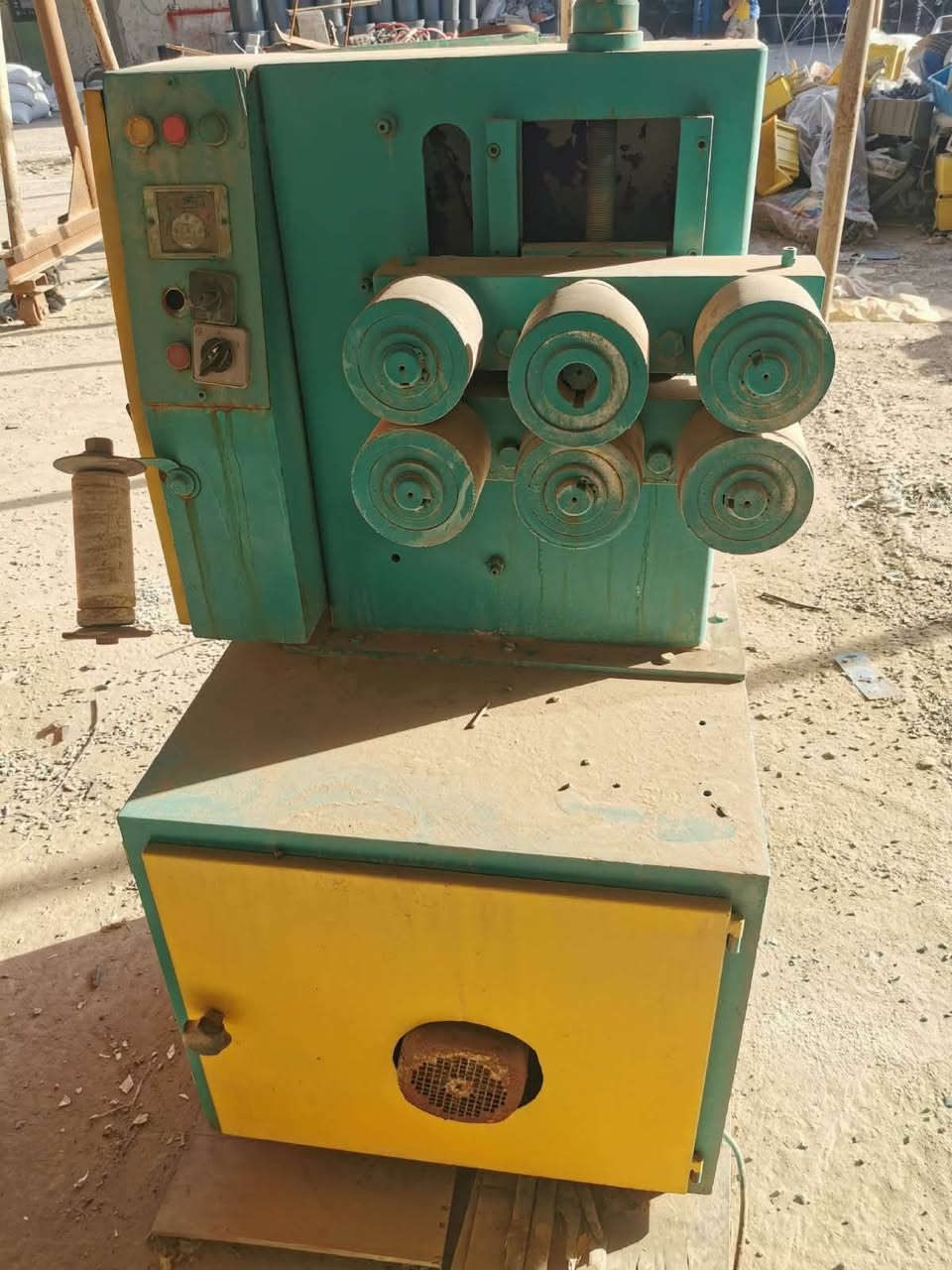 السلام عليكم
مكينه صونده رش كامل ماحقاته وشغاله 
مكينه صغير  تشتغل بولي اثلين وبي في سي 
ثرامه حجم كبير 
خلاط ومجفف مواد 100 ك 
مكينة بوري كهرباء ايطالي فقط برينه وكير بوكس موجود 
للتواصل *********** واتساب 
بغداد

نص مكتوب في الصور:
- للبيع مكينة خرطوم مياه جاهز للعمل إنتاج عالي .. أداء ممتاز .. استثمار مربح مناسبة لإنتاج خرطوم المياه بمختلف الأحجام محرك قوي وعالي الكفاءة إنتاجية عالية وثابتة تصميم متين وطويل العمر سهل التشغيل والصيانة موفر للطاقة تفاصيل الآلة منظر جانبي منظر خلفي آلة جاهزة للعمل فوراً جميع الأجزاء بحالة ممتازة موقع مناسب وسهل النقل للاستفسار والشراء
- للبيع مكبس وخلاط البلاستيك كامل ومنظف وجاهز للعمل قوة وكفاءة عالية مناسب لإعادة تدوير البلاستيك إنتاجية ممتازة هيكل قوي ومتين جاهز للعمل مباشرة مناسب ل : مصانع اعادة التدوير تكسير البلاستيك إنتاج حبيبات البلاستيك المشاريع الصغيرة والمتوسطة سهل النقل والتركيب إمكانية التجربة قبل الشراء كامل الملحقات حالة جيدة ومستعمل نظيف