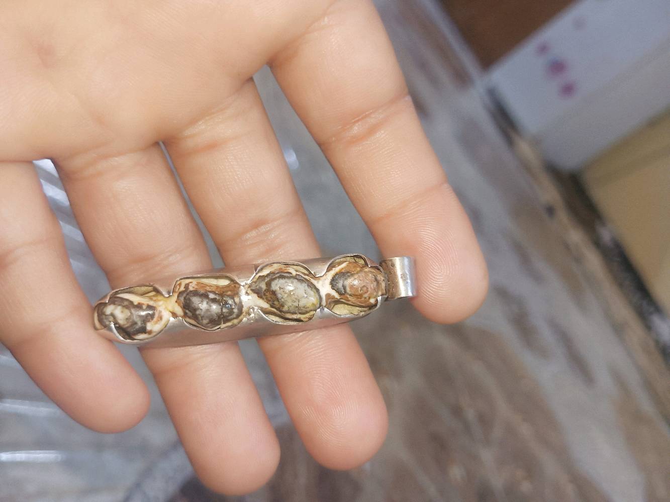 معطف • عرج داوودي • سياقة فضة
