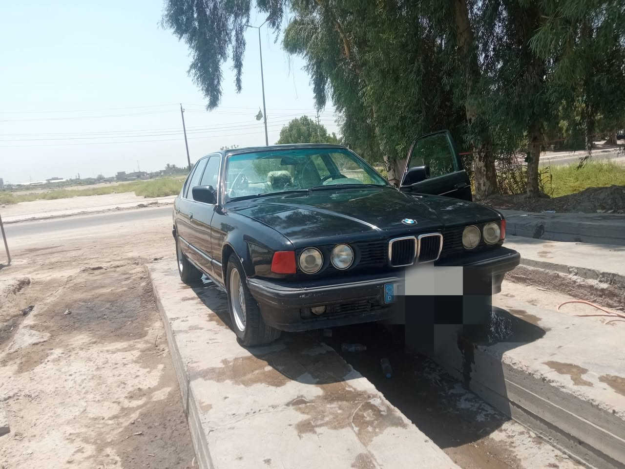 للبيع بي ام موديل 1991حجم 735اصل بلاد حدادية تخم تاير جديدة مشروع وطني داخل ثلجي دبل اير باك  مصبوغة عام جمالية هيترات الكشنات شغالة كهربائيات كلها شغالة رقم بابل السعر 38وبيها مجال حك الجية  للاستفسار اكثر اتصل ***********
