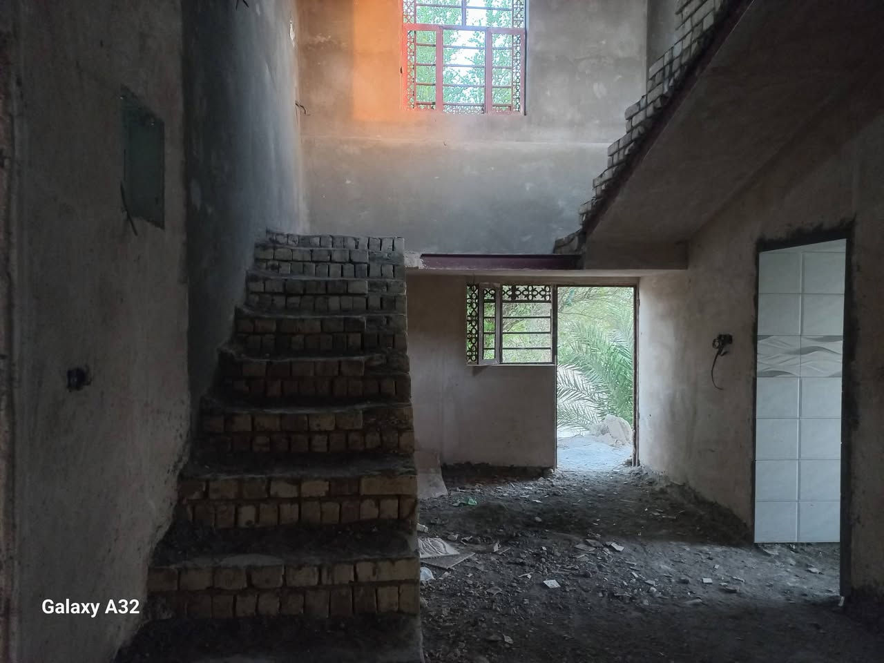 بيت للبيع طريق سومر عفك طابو زراعي سند ٢٥ المساحه مال البنيان ٢٥٠متر يم المدرسة مال الرايه ويه لبيت ٧٥٠ متر تبعد عن الشارع ١٥٠٠متر تفاصيل تصال ***********
