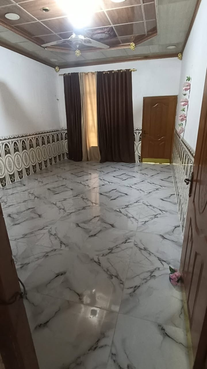 #للبيع
بيت مساحته 150 متر طابو ملك صرف 
الموقع // ديالى بعقوبة تقاطع الساده الحكيم 

بناء حديث كامل 
تبليط خدمات كامله 
قرب منه مسجد مع مدرسه 
منظومه طاقه شمسيه 

البيت طابقين 
الأول استقبال ومطبخ وصاله وصحيات وغرفتين 
الثاني صاله وغرفتين 

السعر $ 
للاستفسار الاتصال على الرقم 
او مراسلتنا عبر الواتساب 
***********

للنشر على الصفحه فقط مراسلتنا 🌷
#مكتب_الصادق_للعقار
#بيت #بيع #اكسبلور #عقار #قطع #عقارات #شراء #بعقوبه #ديالى #عقاري

نص مكتوب في الصور:
- مكتب الصادق للعقار ***********