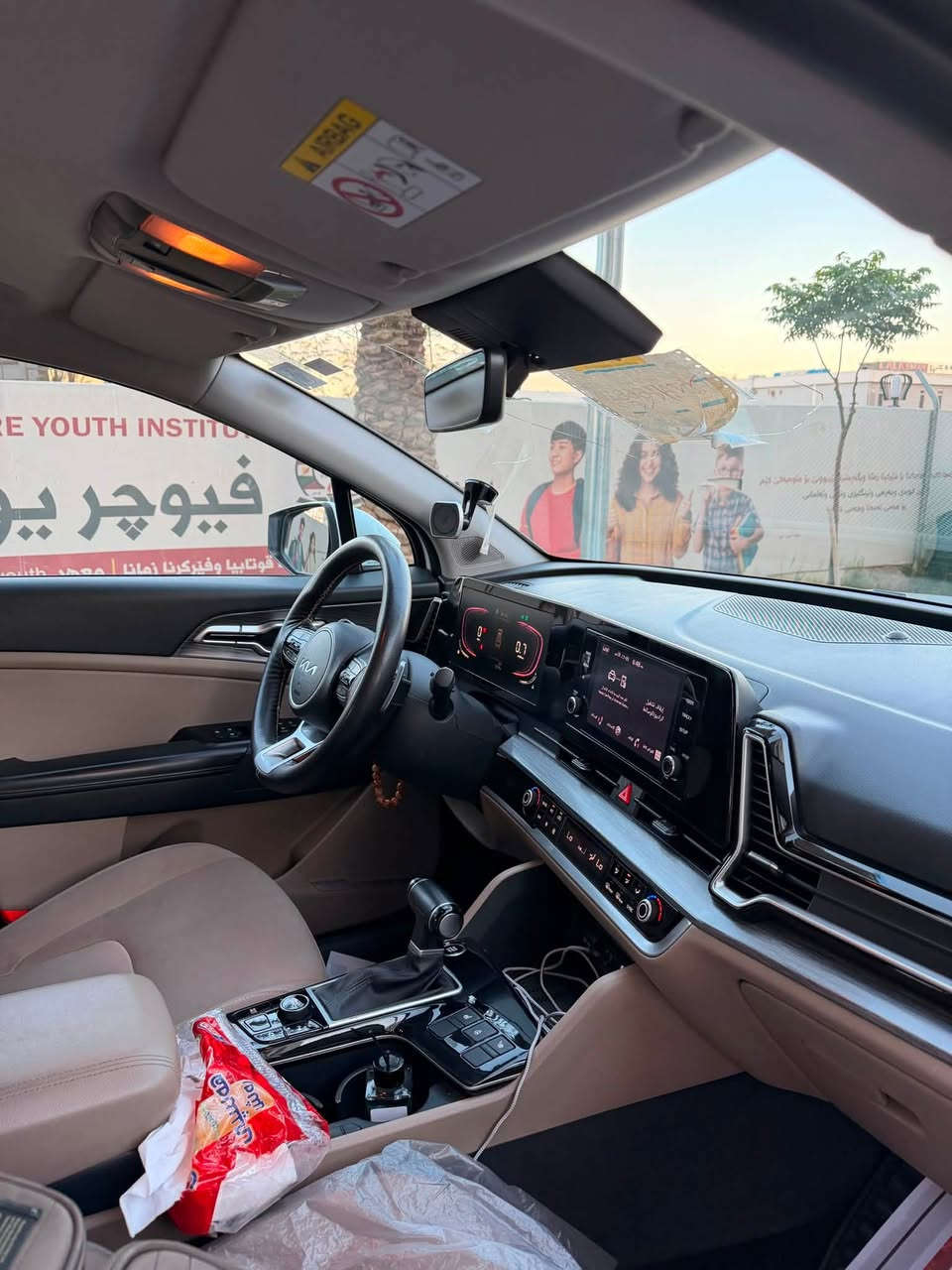 السلام عليكم

سبورتج موديل ٢٠٢٤ وارد خليجي

السياره كفالة بدون صبغ او بارد ماشيه ٣٩ الف كيلو
مواصفاتها: السياره فول عده البانوراما
 ١-صندوق كهربائي
٢- نقاط عمياء بالمرايات الجانبيه
٣-مقاعد الأماميه كهرباء
٤-تدفئه وتبريد مقاعد والستيرن تدفيك بالشتاء 
وباقي المواصفات معروفه بالسبورتج
   السياره موجوده بمعارض البياع شارع الوسط -معرض العربه
السعر ٢١،٥٠٠$ للاستفسار (***********)
