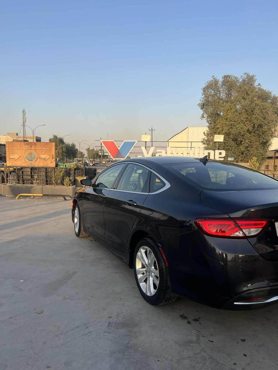 كرايسلر c200
للبيع
* الموديل: 2017
* المحرك:2,400 
* غرفتها:اسود  جلد 
* اللون: اسود 
* رقم اربيل
* تحويل مباشر 
* ماشية :(166000 ) كيلو وليس ميل 
* المواصفات: شاشة كبيرة كار بلي اندرويد اوتو وتحكمات  الاصلية مال اوباما سعرها 300 ، كاميرا خلفية، تشغيل بصمة وعن بعد ،  بلوتوث، مثبت سرعة، تبريد ثلج, كشنات اوتو تدفئة جلد 
* غرفتها جديدة مال شركة 
* داخله كلين بيه هنا بابين صبغ  موجود رقم الشاصي .
* ايربكات كلها سليمة
* السيارة بحالة ممتازة وجاهزة للاستخدام مكفولة من كلشي 
* السعر: 105 ورقة  وبيها مجال قليل
* مكاني موصل حي الوحده 
***********

