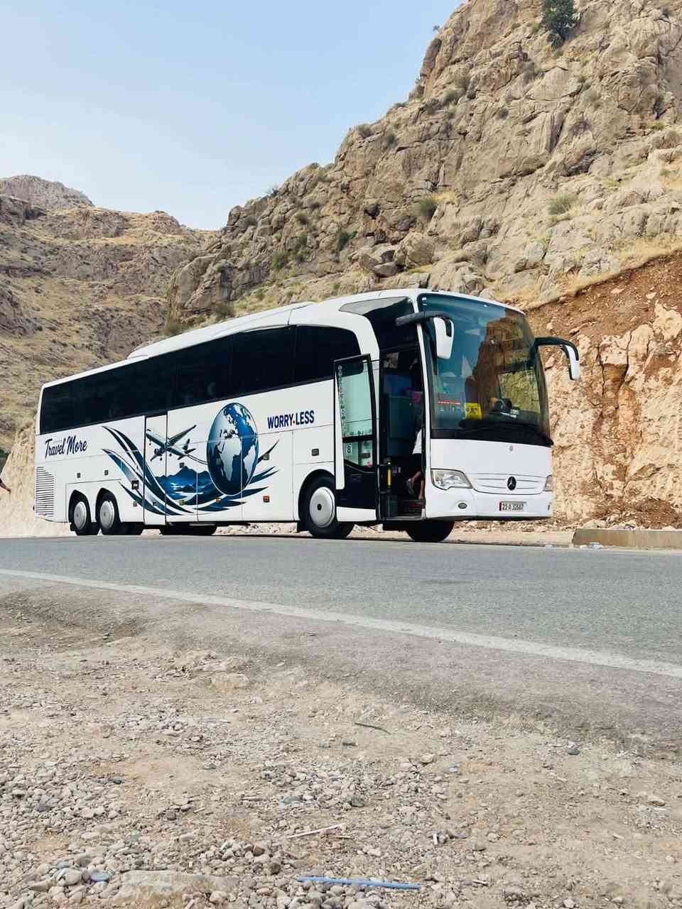 السلام عليكم باص اترفيكو موديل ٢٠٠٨ اصل سليمانيه باسمي تحويل ٥٥ نفر تبريد بلادي ٧ مراوح حشوه كمبريسر ٣ كورات  تخم تاير سياره جاهزه للعمل بغداد ***********
