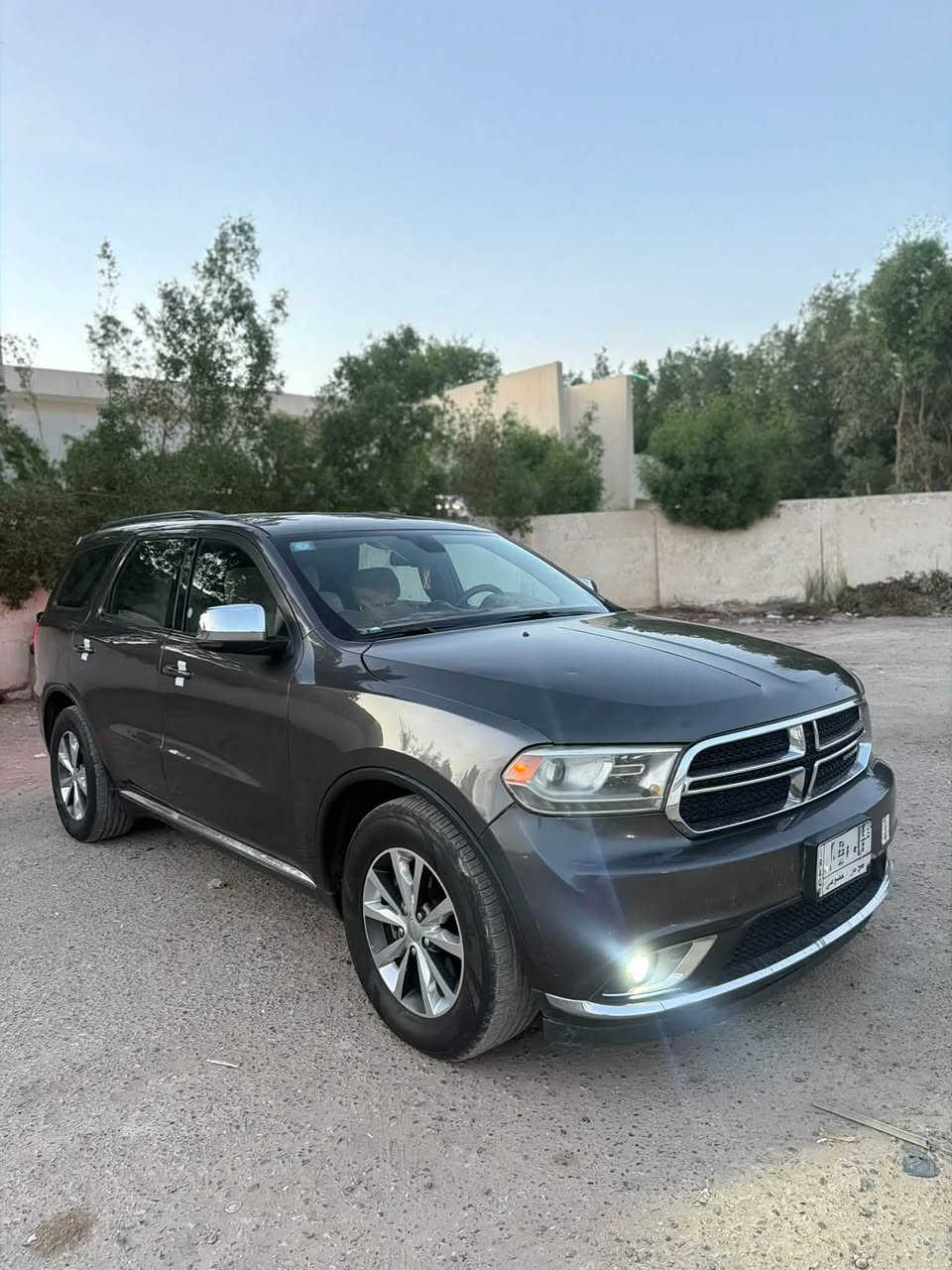 السلام عليكم 
دوج دورنكو ٢٠١٦ رقم ذي قار ب اسمي 
وارد أمريكي 
كشنات جلد ٧ راكب 
تدفئة كشنات كرسي السائق + الصدر 
ضرر باب خلفي صفحة اليمين + نصف الجاملغ الخلفي مجرد تعديل وصبغ خفيف مو كامل يعني وبالعراق صار بيها ضرر ب خشم الجاملغ الامامي اثر طخة ستوته ب طرف  
سياره خير من الله مال بيت 
للاستفسار والسعر ***********
