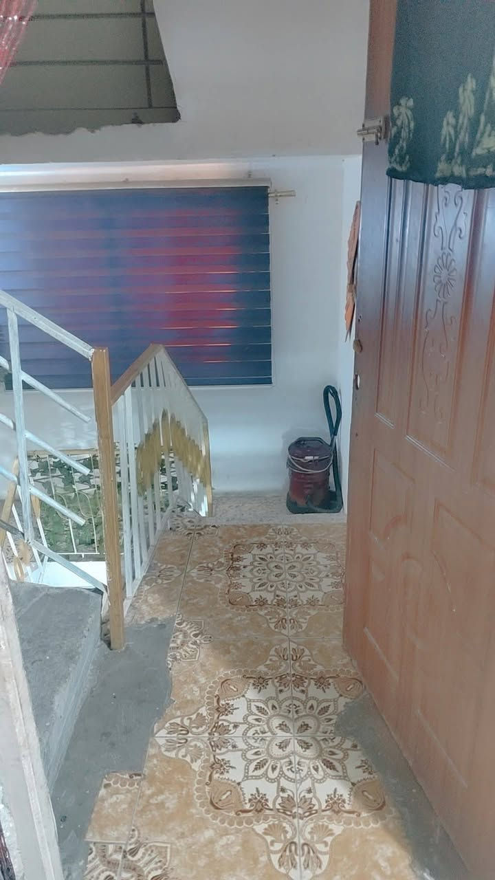 ربيت لليجار ثلاث طوابق  ابو دشير خلف مركز ايجاره 700 هذا رقم بي وتساب اي سفسار ***********
