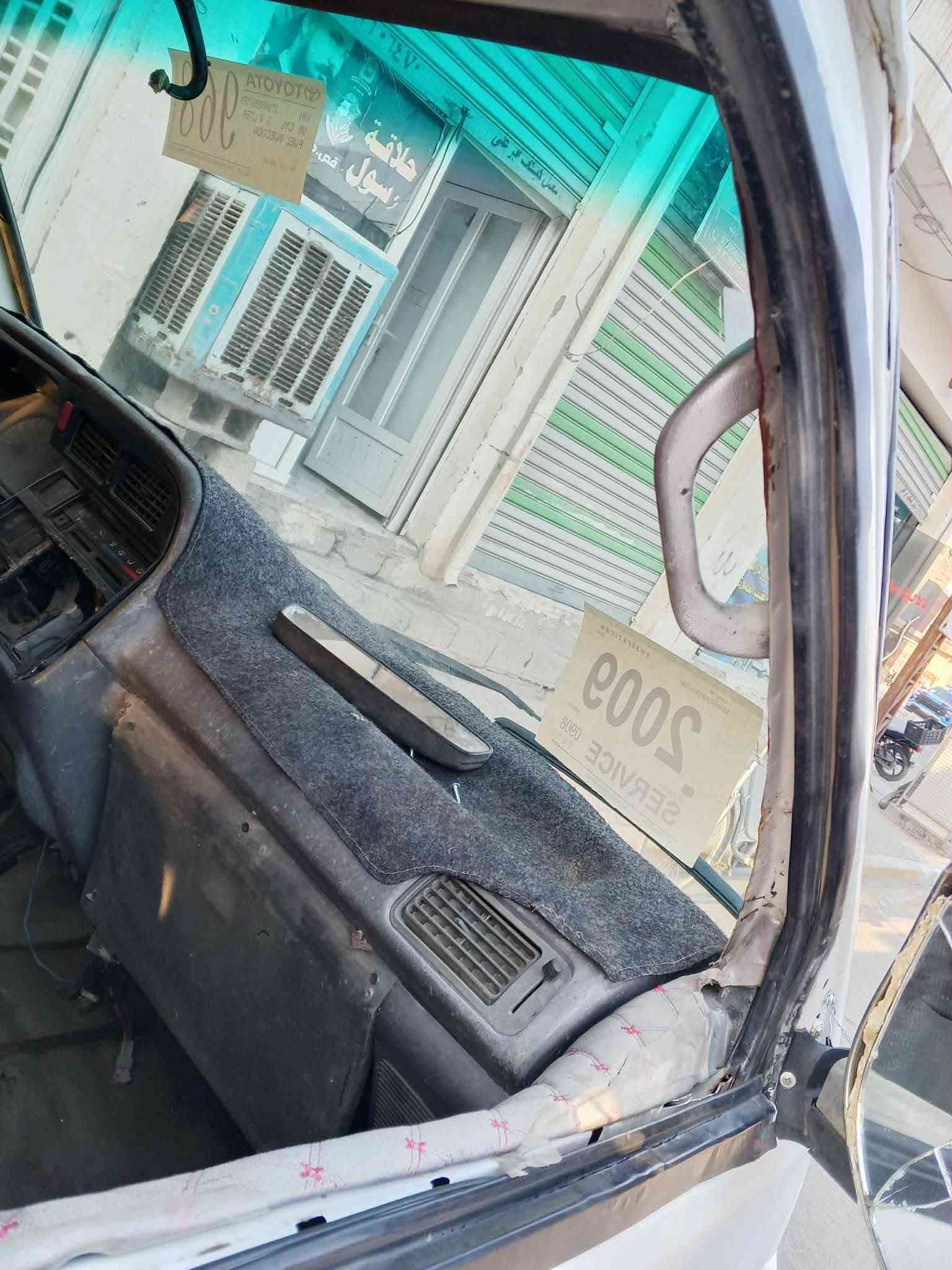 عليها 1700 موديل 9 شاصي بل تكمه تحويل مباشر ميكانك زين بس بيها ضربه بل تكمه ومعدله*********** 25 وبيه مجال
