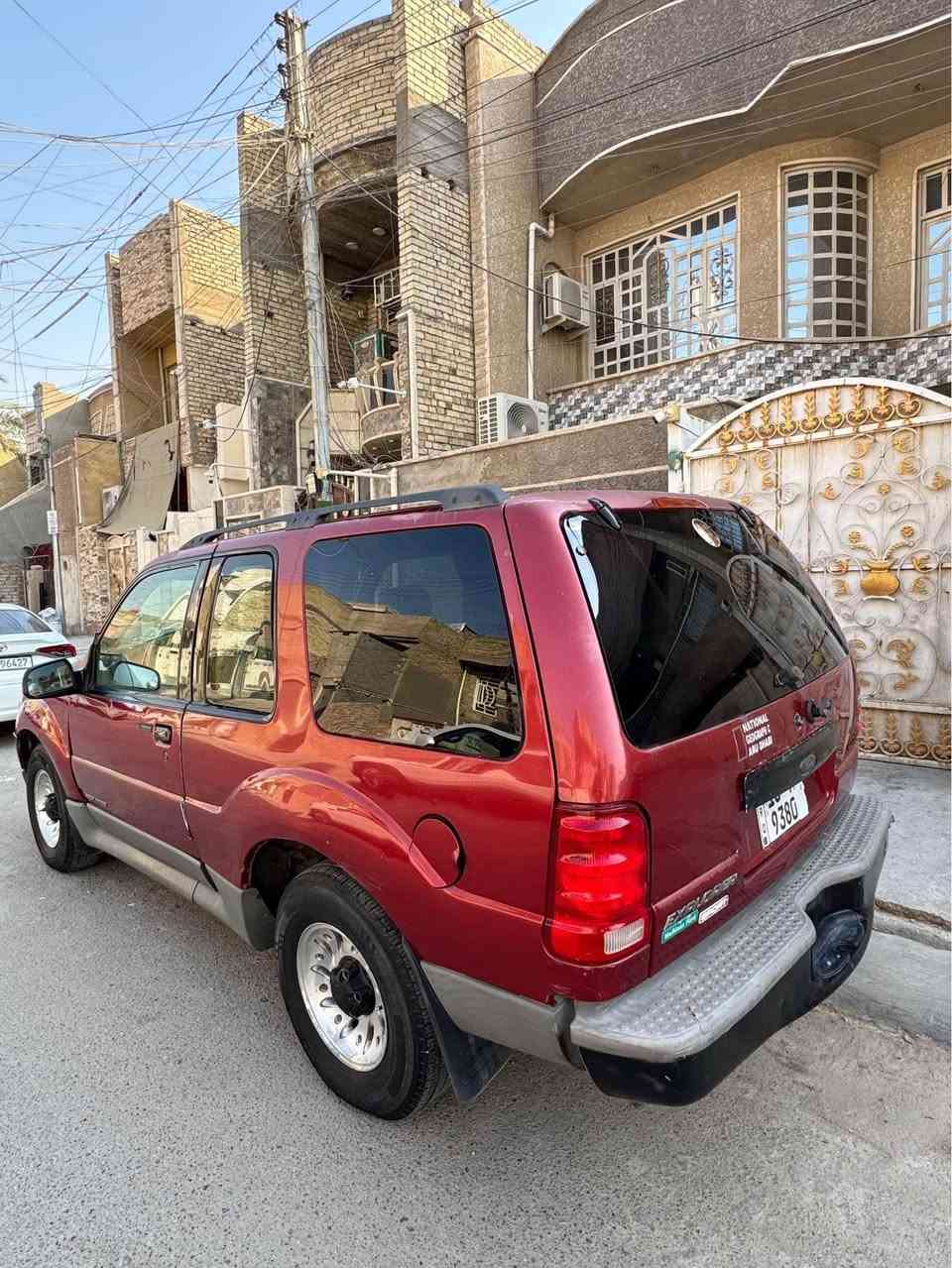 السلام عليكم 
بيع فقط بدون مراوس فورد اكسبلور 2001 للبيع تك باب رقم انگليزي هزة جديدة تحويل مباشر كير ومحرك ياباني 2500 تخم تاير جديد باتري جدية سيارة شغل واطلع محرك بي تبخير بغداد حي اور *********** بغداد, العراق
