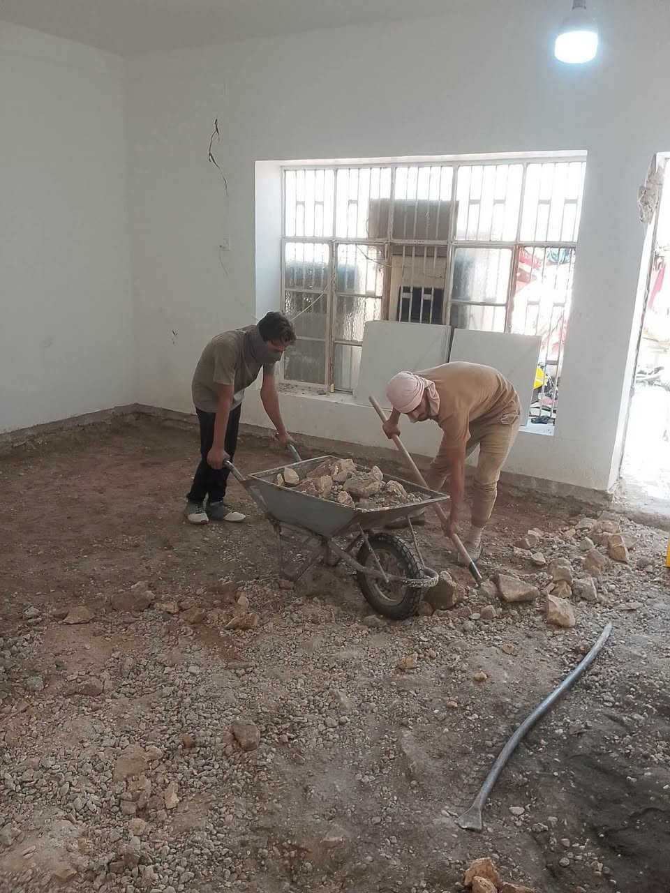 سلام عليكم  / يوجد كادر عمل جاهز/ تصعيد مواد/ تنضيف بيوت/ تفليش/ تكشيط/ تنضيف حدائق/ دفن نهري  / شقلنه ليل ونهار   /ومعداتنه جاهز/ ماعليك بس تصال على رقم  /     ***********
