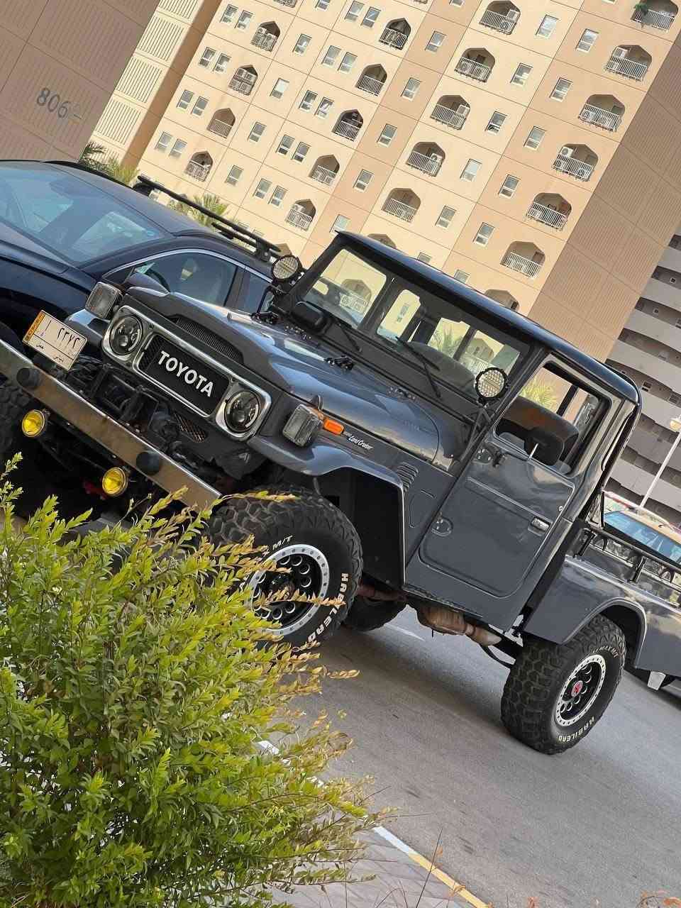 للبيع لاند كروز تويوتا موديل 1979 رقم ديالى السيارة كاملة وبيها نظام چوبلس صعود ونزول وهوك سحب سعرها 110 وبيها مجال للشراي 
مكاني مجمع بسماية السكني 
***********
*********** بغداد, العراق
