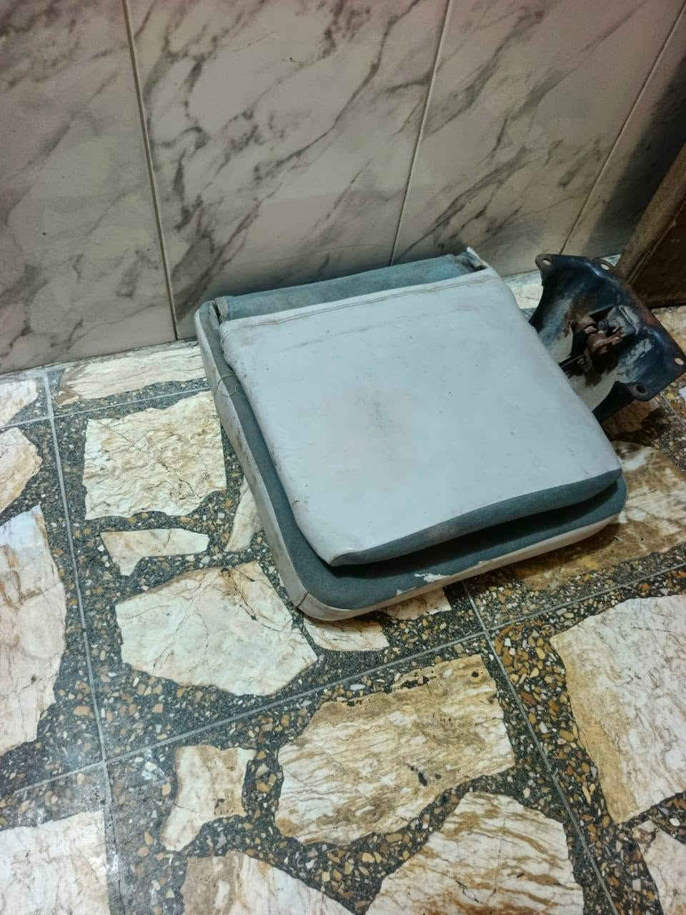 كشنات نيسان للبيع عدد 3قلابات   يرهمن جنبي هايسا اليم الباب السلايت***********

