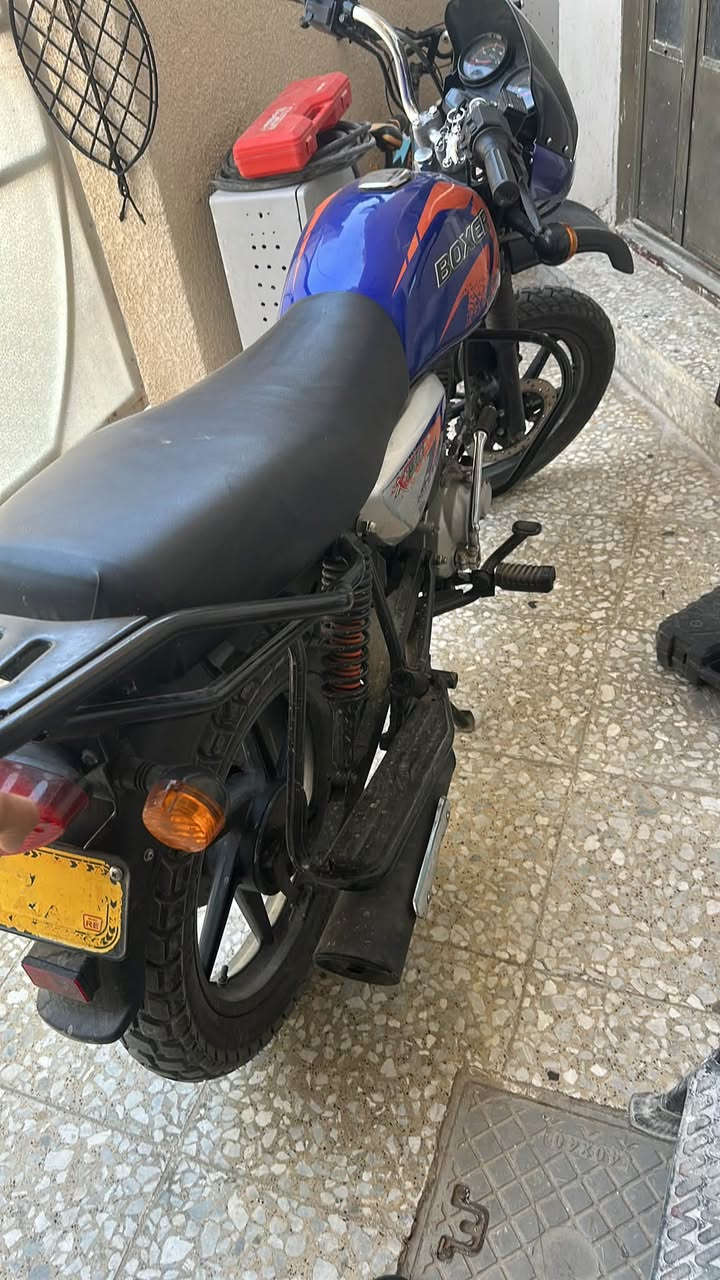 سلام عليكم بوكسر جبلي موديل 23اوراق مكينتها حلوه وناعمه مجفته ماشيه43الف حقيقي قابل للزياده مامشتغله دلفري سعرها 1500وبيها مجال للطيبين مكاني الدوره الرقم 
***********
